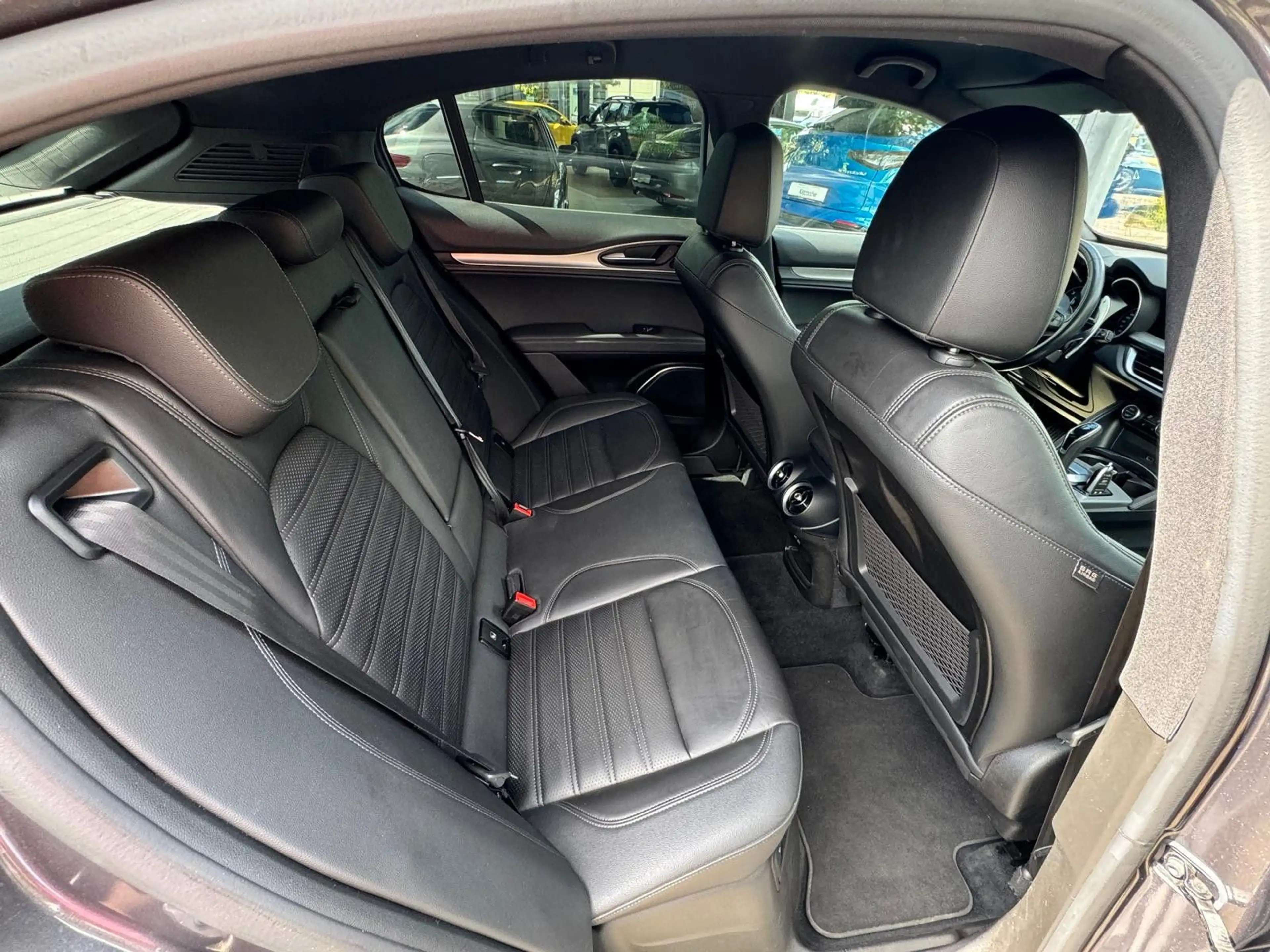 Alfa Romeo Stelvio Veloce Q4 — photo 11