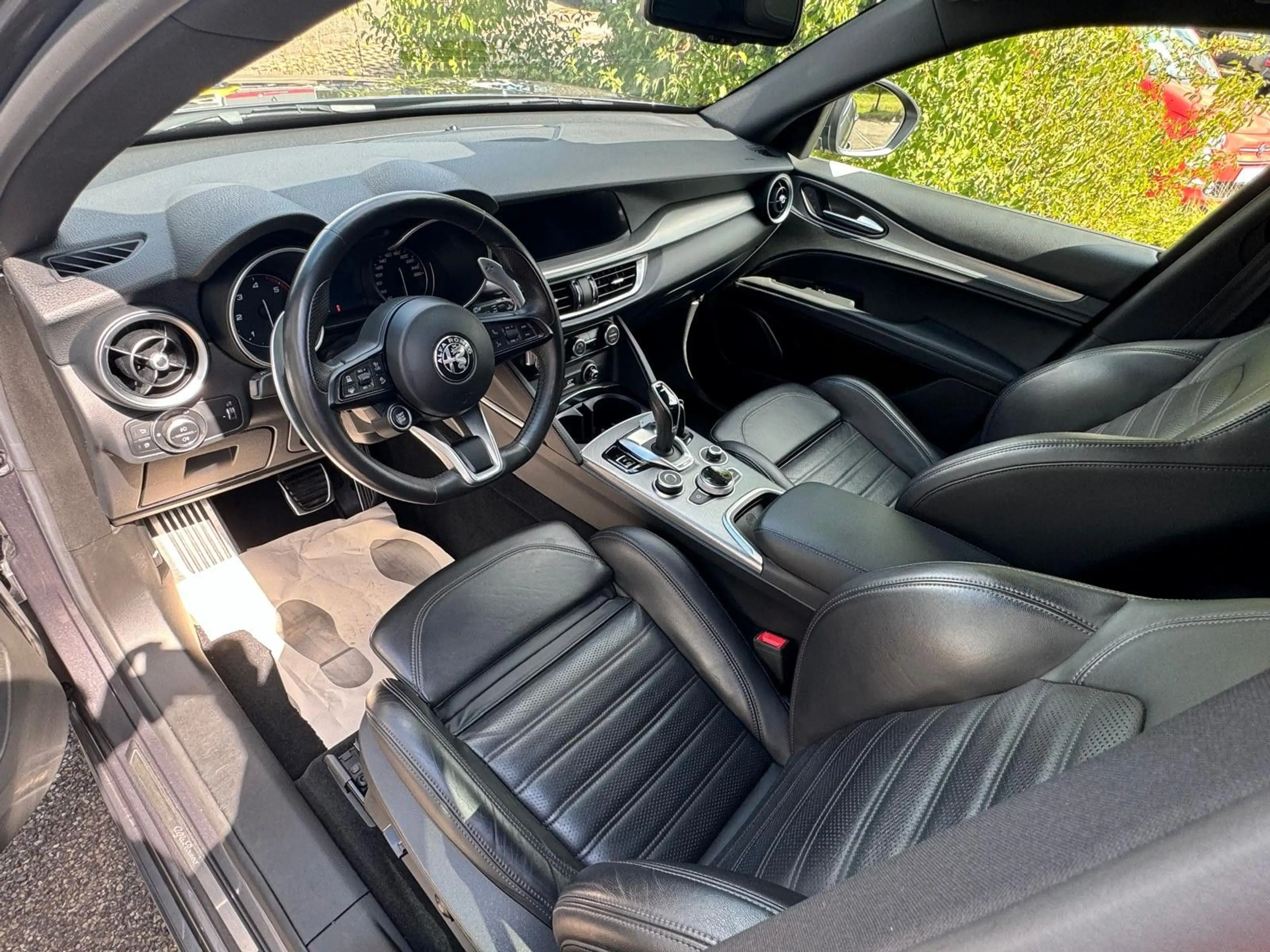 Alfa Romeo Stelvio Veloce Q4 — photo 14