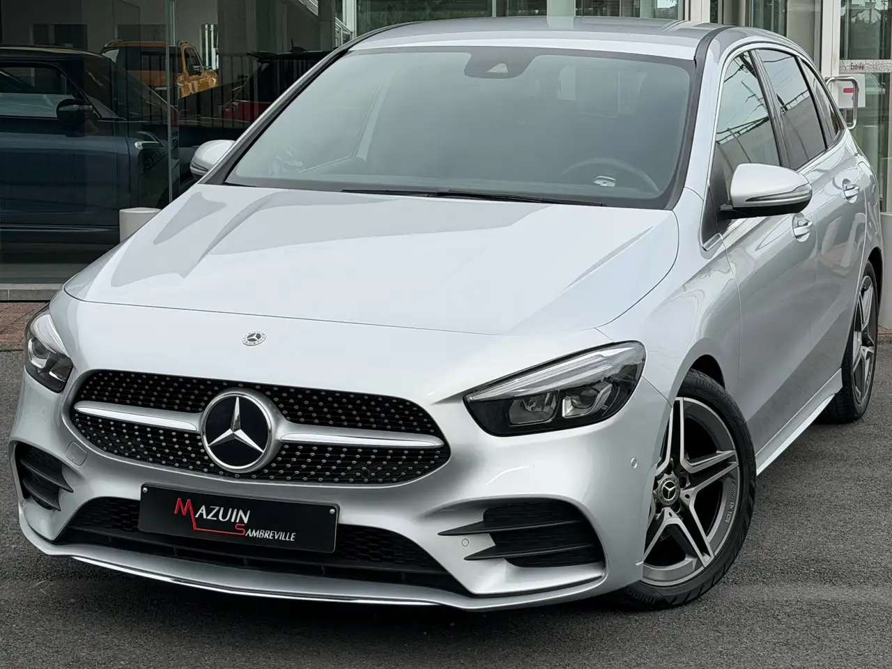 Mercedes-Benz B 180
