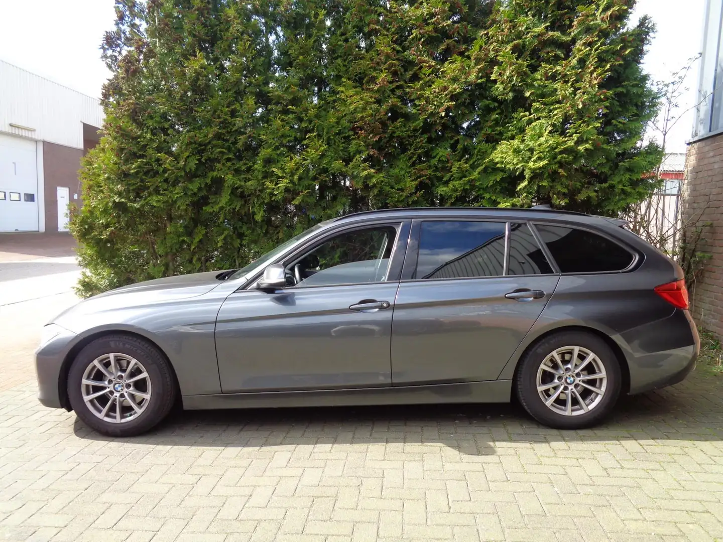 BMW 320 3-serie Touring 320d EfficientDynamics Edition Hig Grey - 2