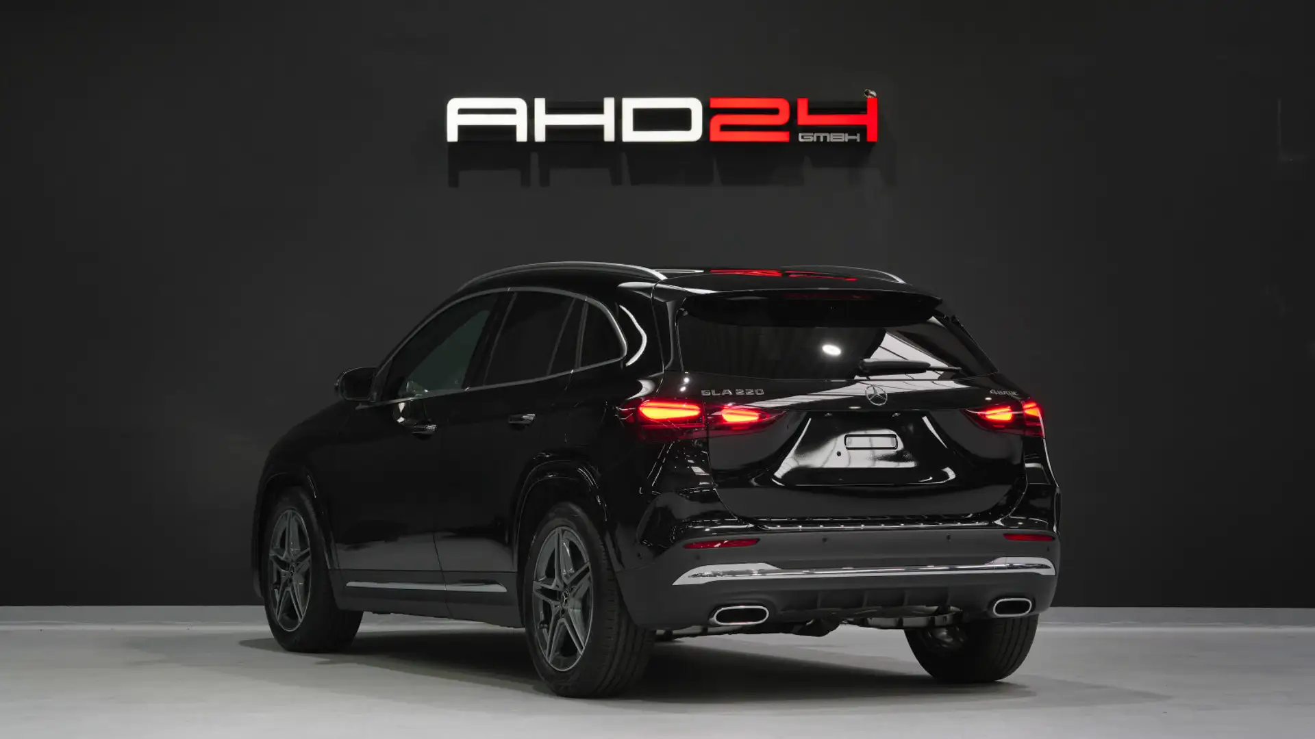 Mercedes-Benz GLA 220 GLA 220 4MATIC AMG  AMG Line Schwarz - 2