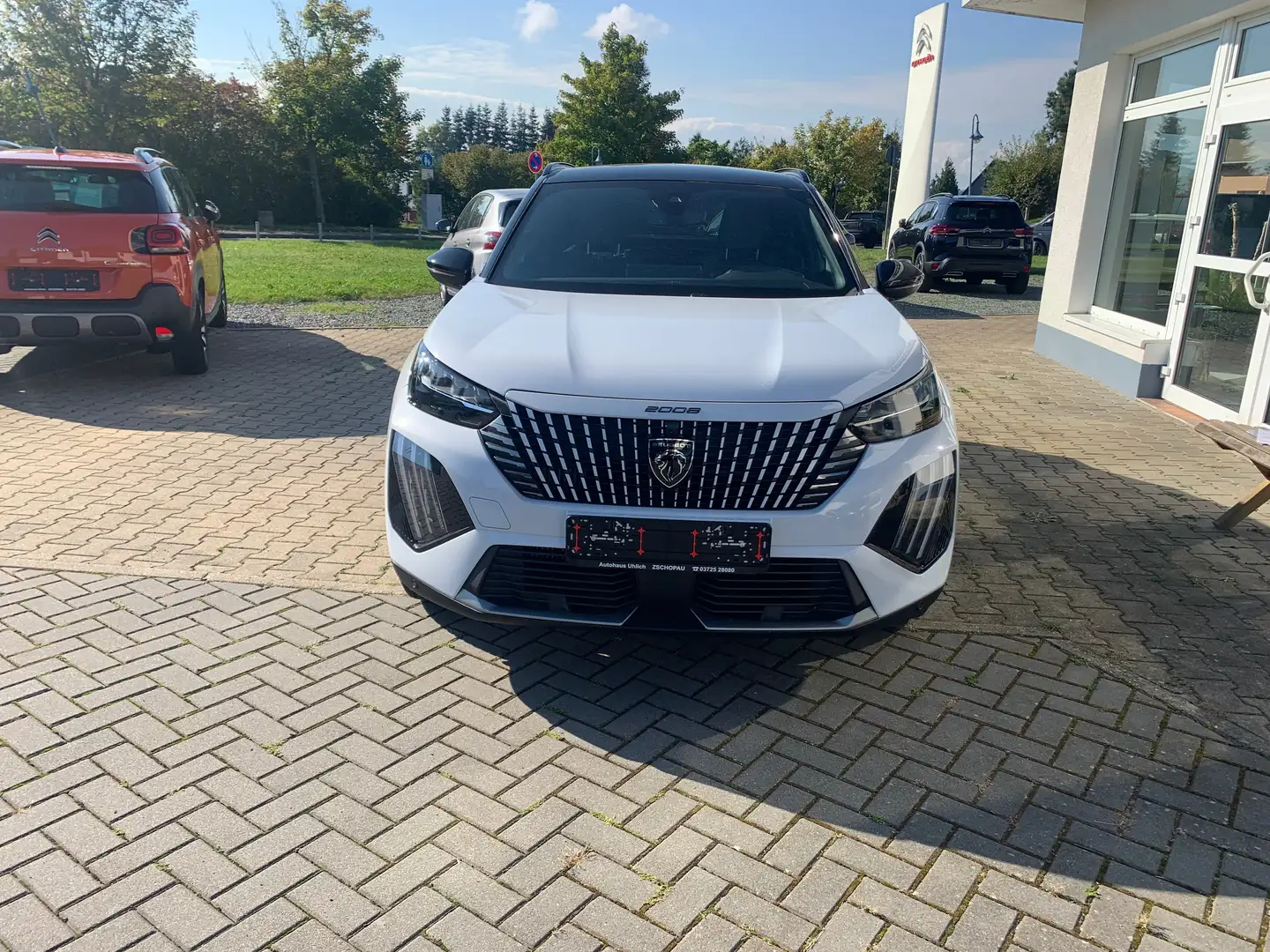 Peugeot 2008 GT Hybrid 136 Weiß - 2