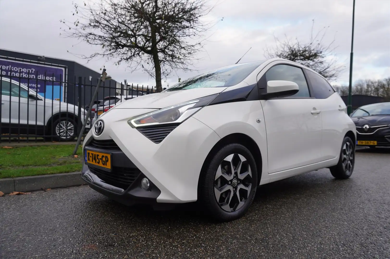 Toyota Aygo 1.0 VVT-i 72pk 5D X-JOY Sport Clima Apple Carplay Wit - 1