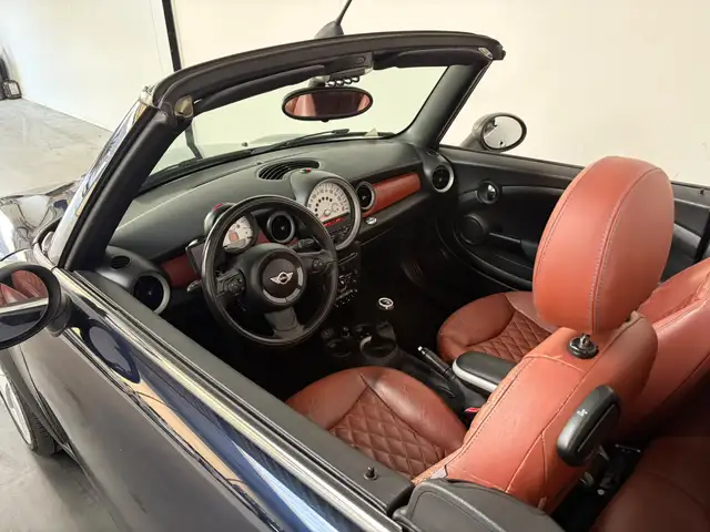Mini Convertible view 6