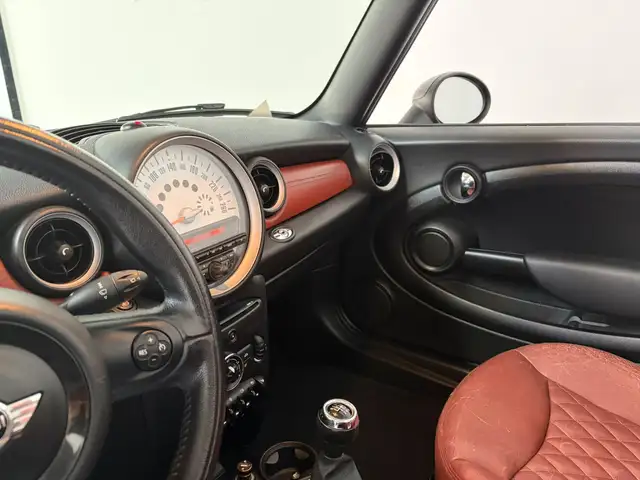Mini Convertible view 15