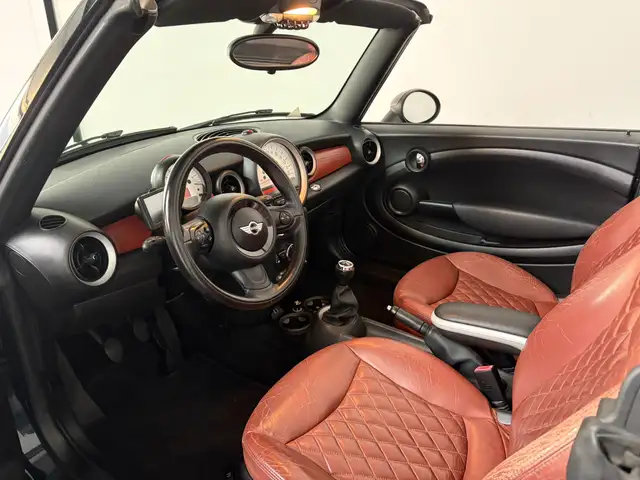 Mini Convertible view 8