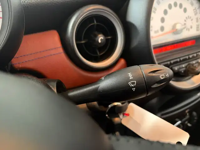 Mini Convertible view 14