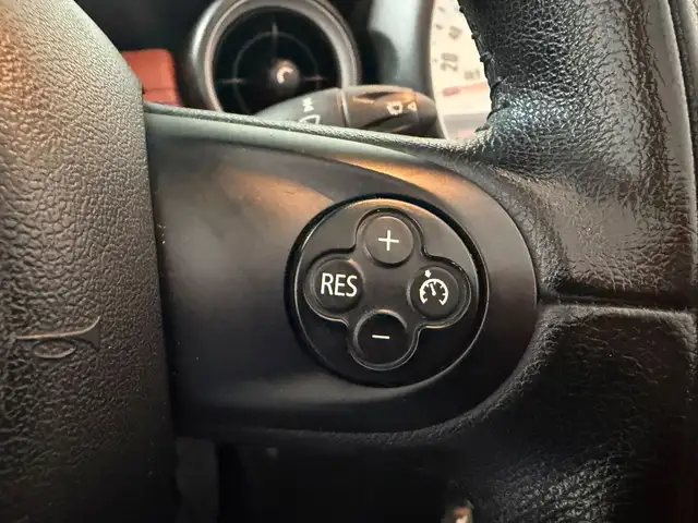 Mini Convertible view 13