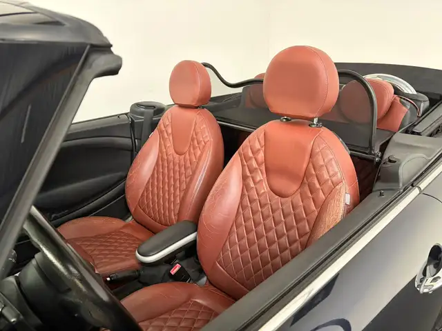 Mini Convertible view 7