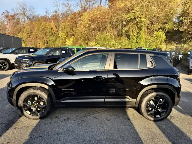 Jeep Avenger view 3