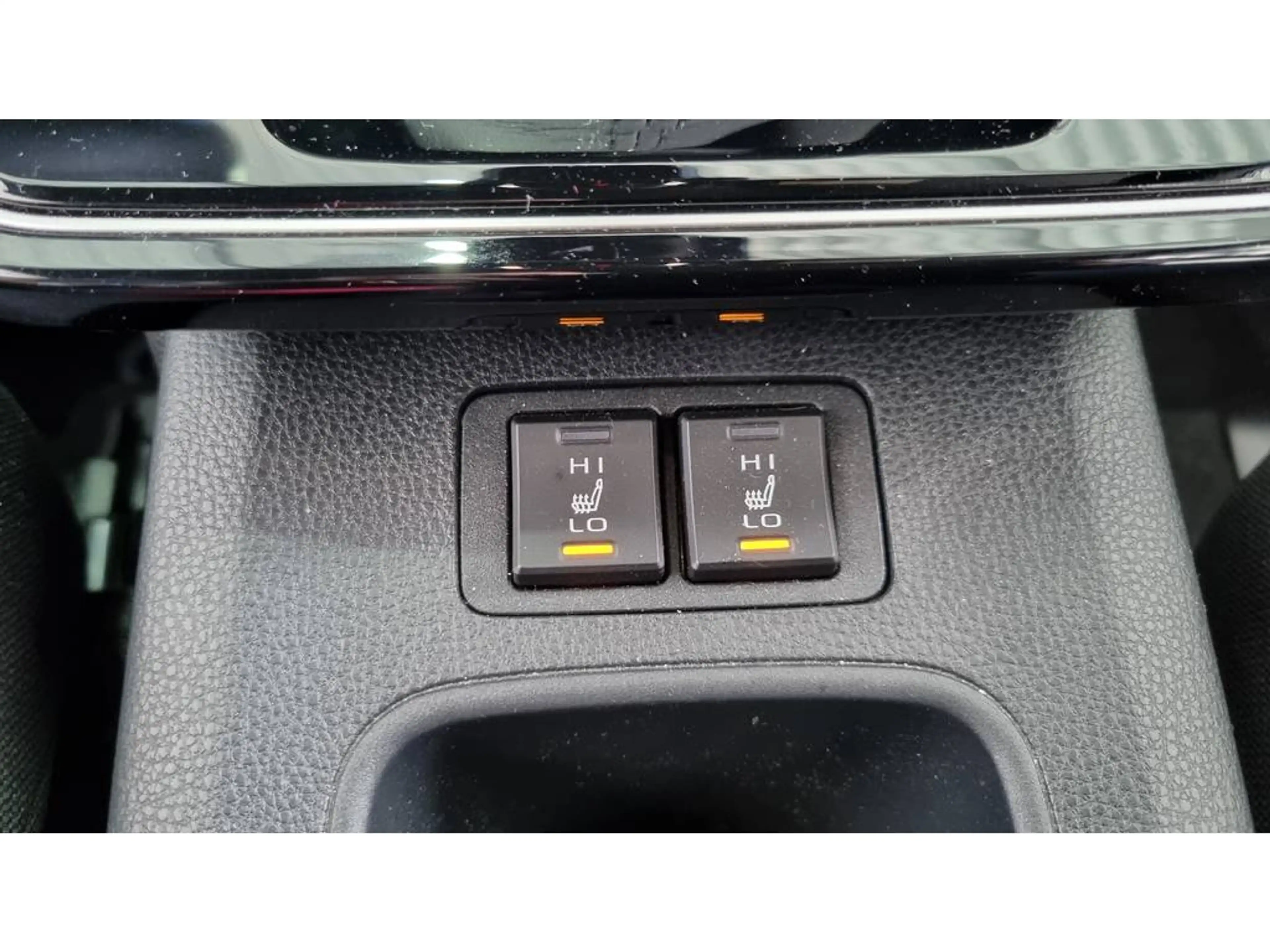 Toyota Corolla Cross 180 Style | Stoel en stuurverw | Apple/Android | P — photo 21