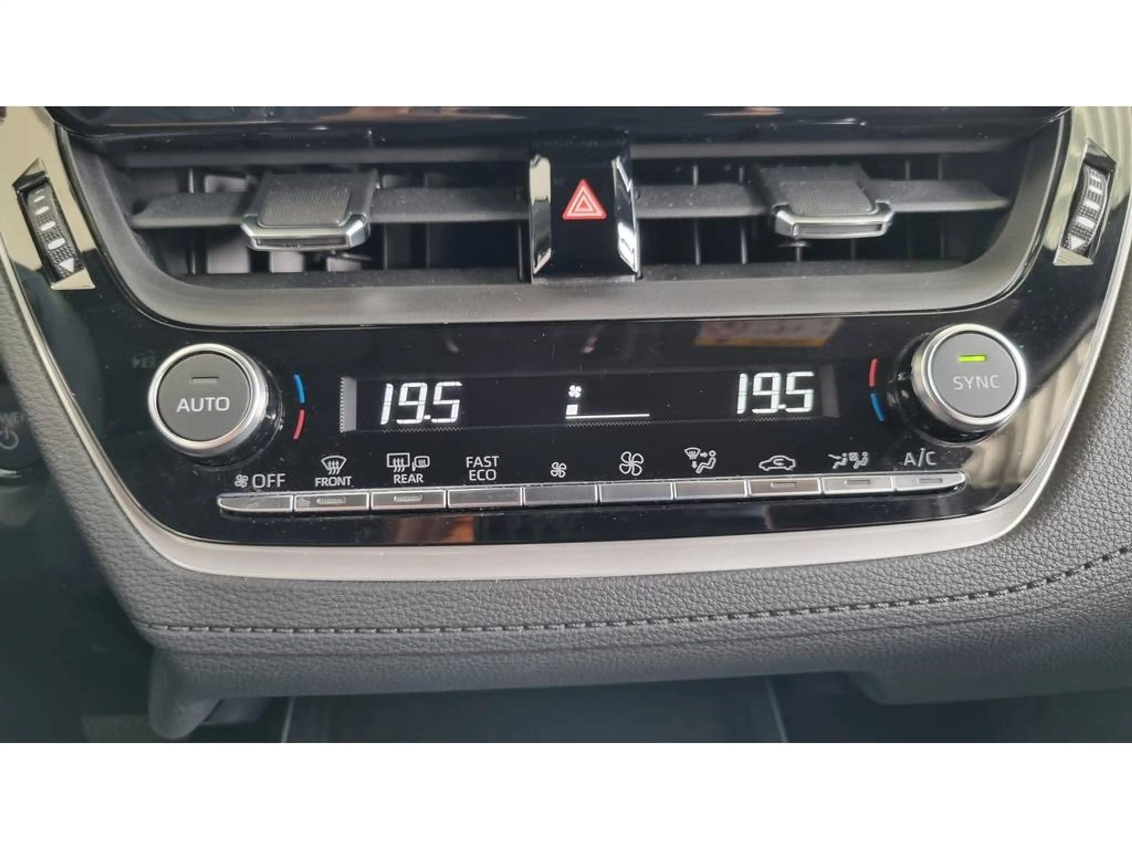 Toyota Corolla Cross 180 Style | Stoel en stuurverw | Apple/Android | P — photo 18