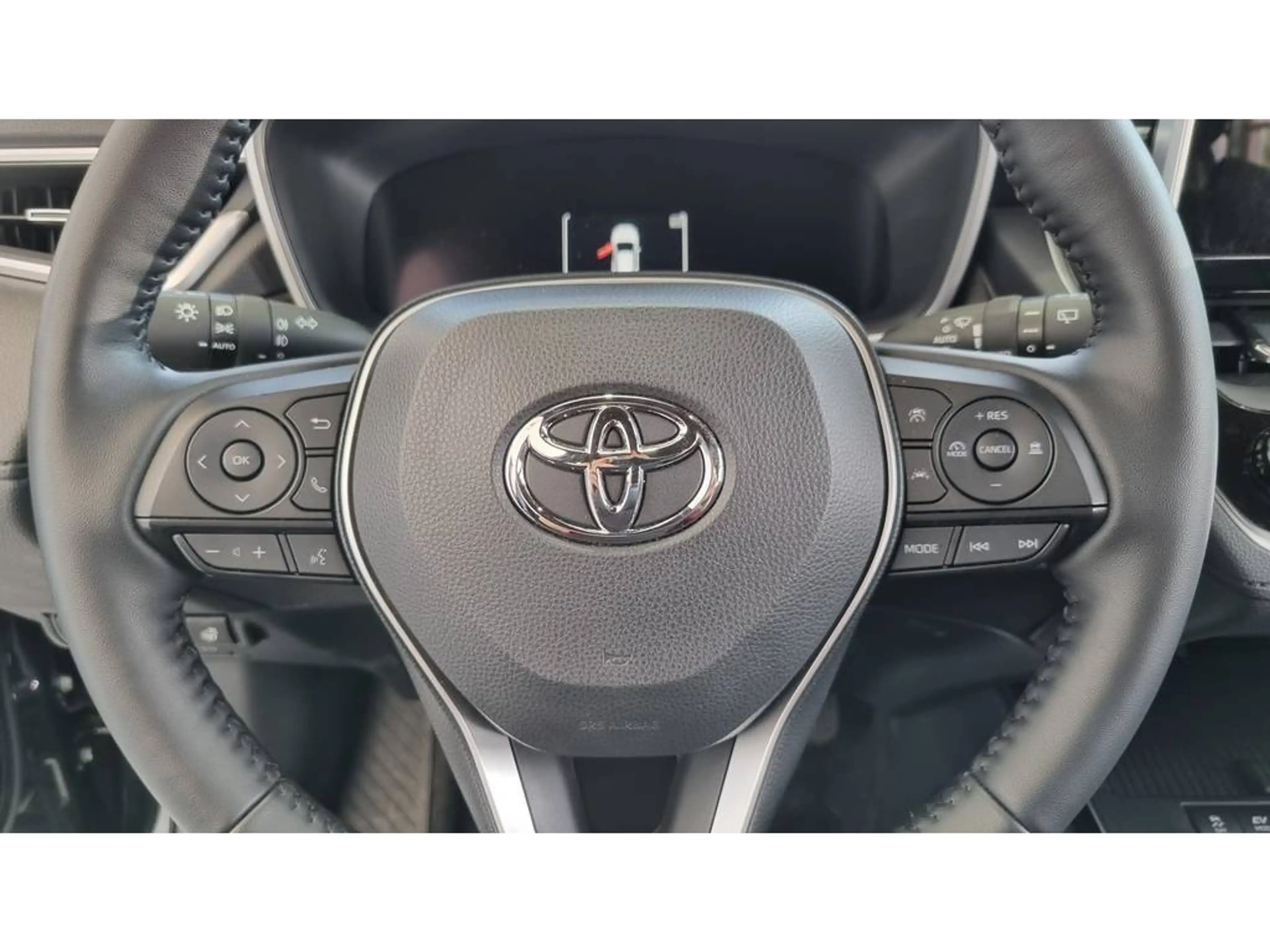 Toyota Corolla Cross 180 Style | Stoel en stuurverw | Apple/Android | P — photo 13