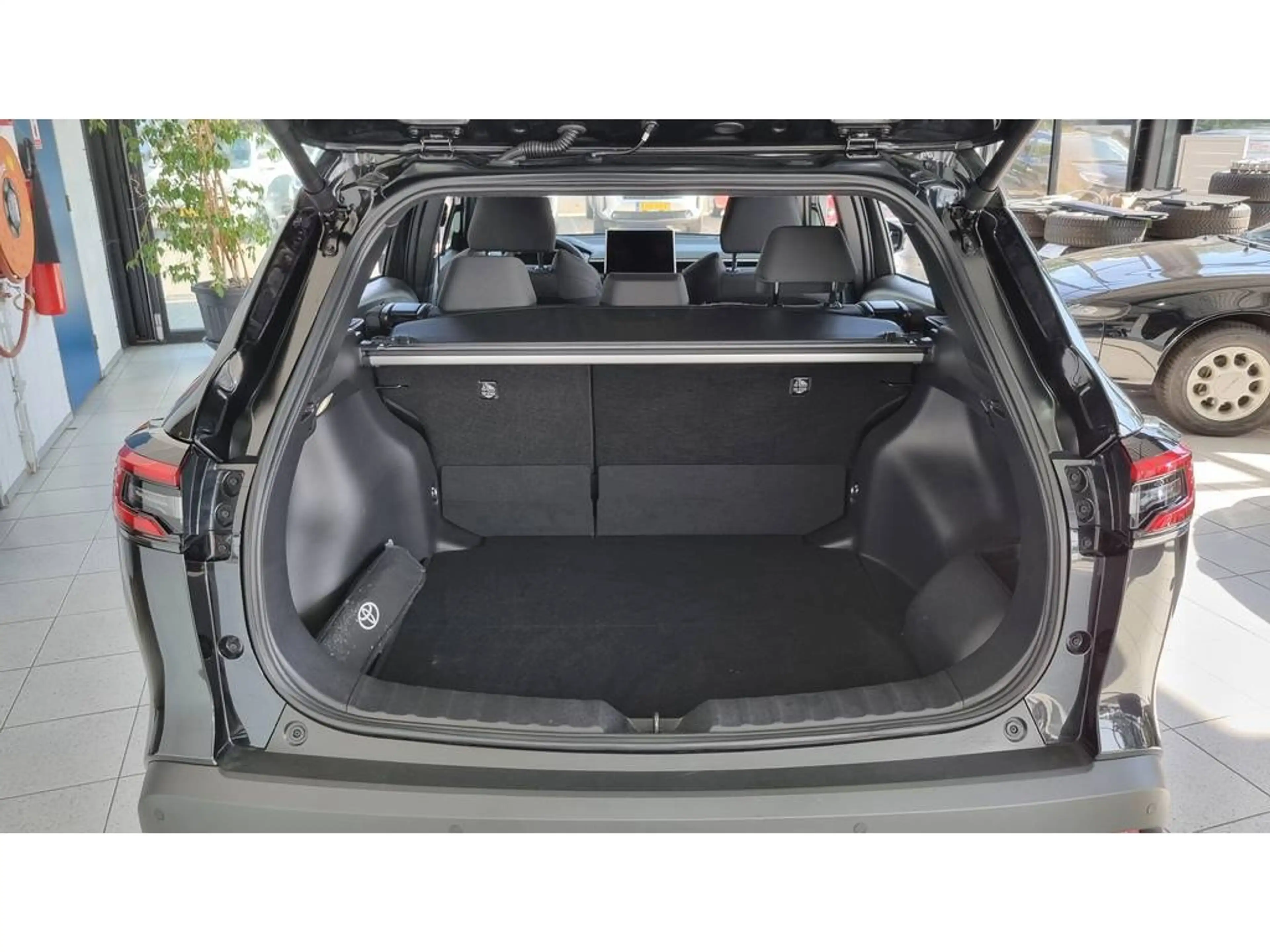 Toyota Corolla Cross 180 Style | Stoel en stuurverw | Apple/Android | P — photo 24
