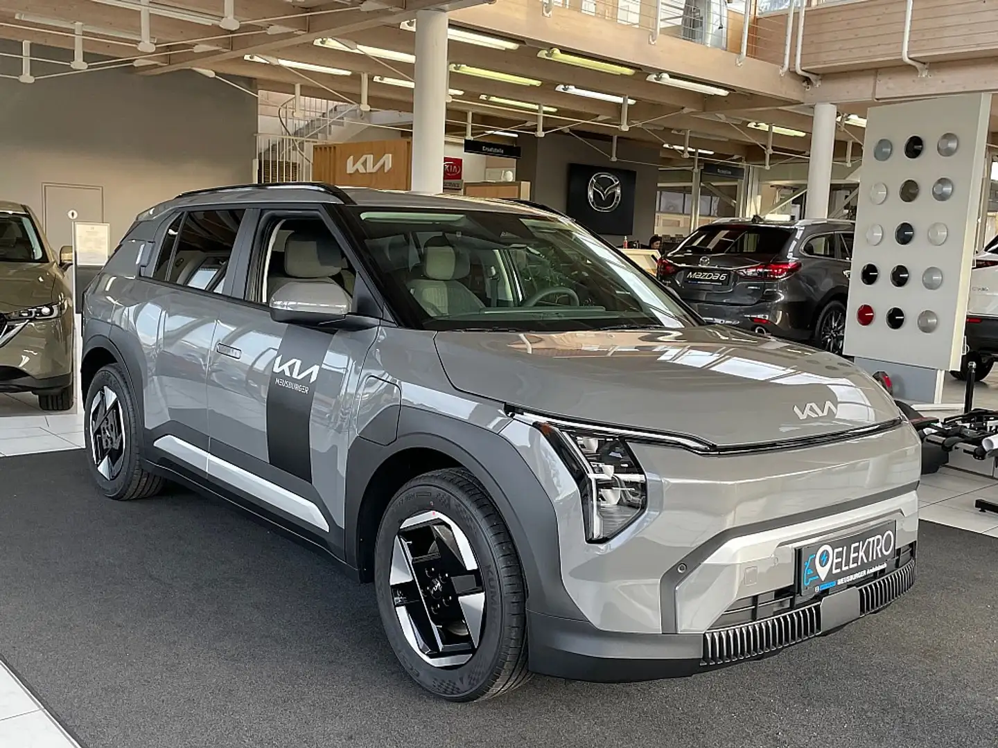 Kia EV3 FWD 56,7kWh Standard Range Air Grau - 2