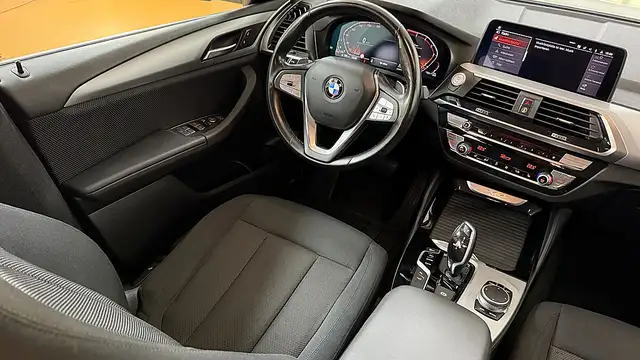 BMW X4 view 13