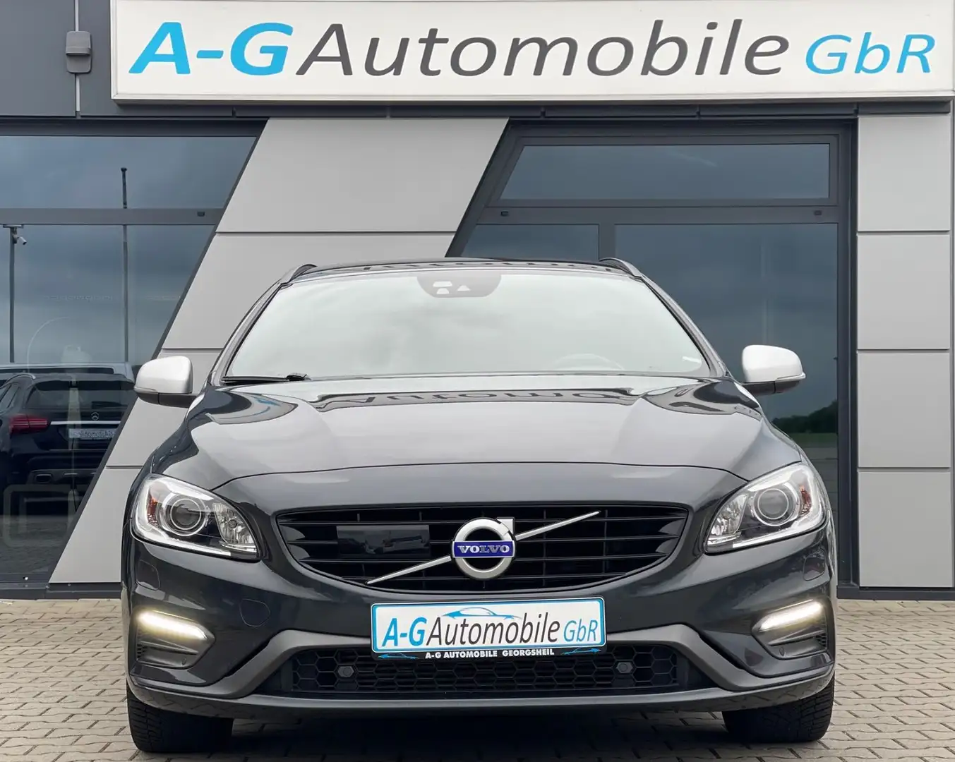 Volvo V60 Kombi R-Design Paket-Automatik-Kamera-AHK Gri - 2