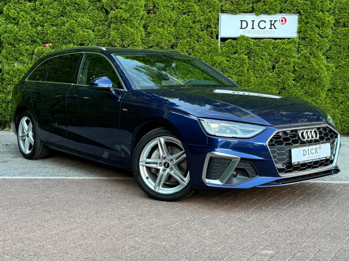 Audi A4 Avant 40 TDI S-tr. S Line LED+NAV+KAM+SHZ+MFL Blauw - 1