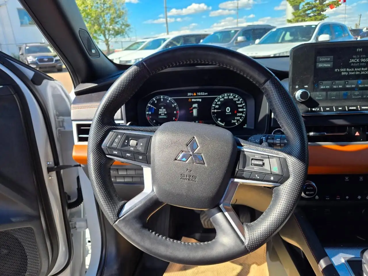 Mitsubishi Outlander photo Mitsubishi Outlander