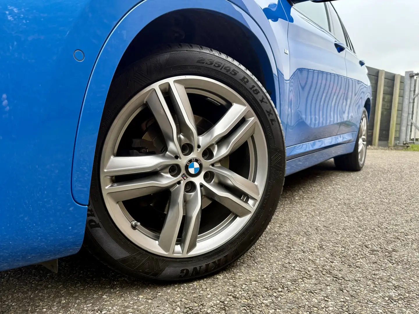 BMW X1 sDrive18i High Executive M-sport, vol leder, head Bleu - 2