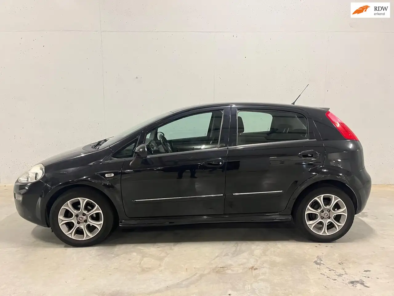 Fiat Punto Evo 0.9 TwinAir Street 5drs. Airco Cruise — photo 1 of 21