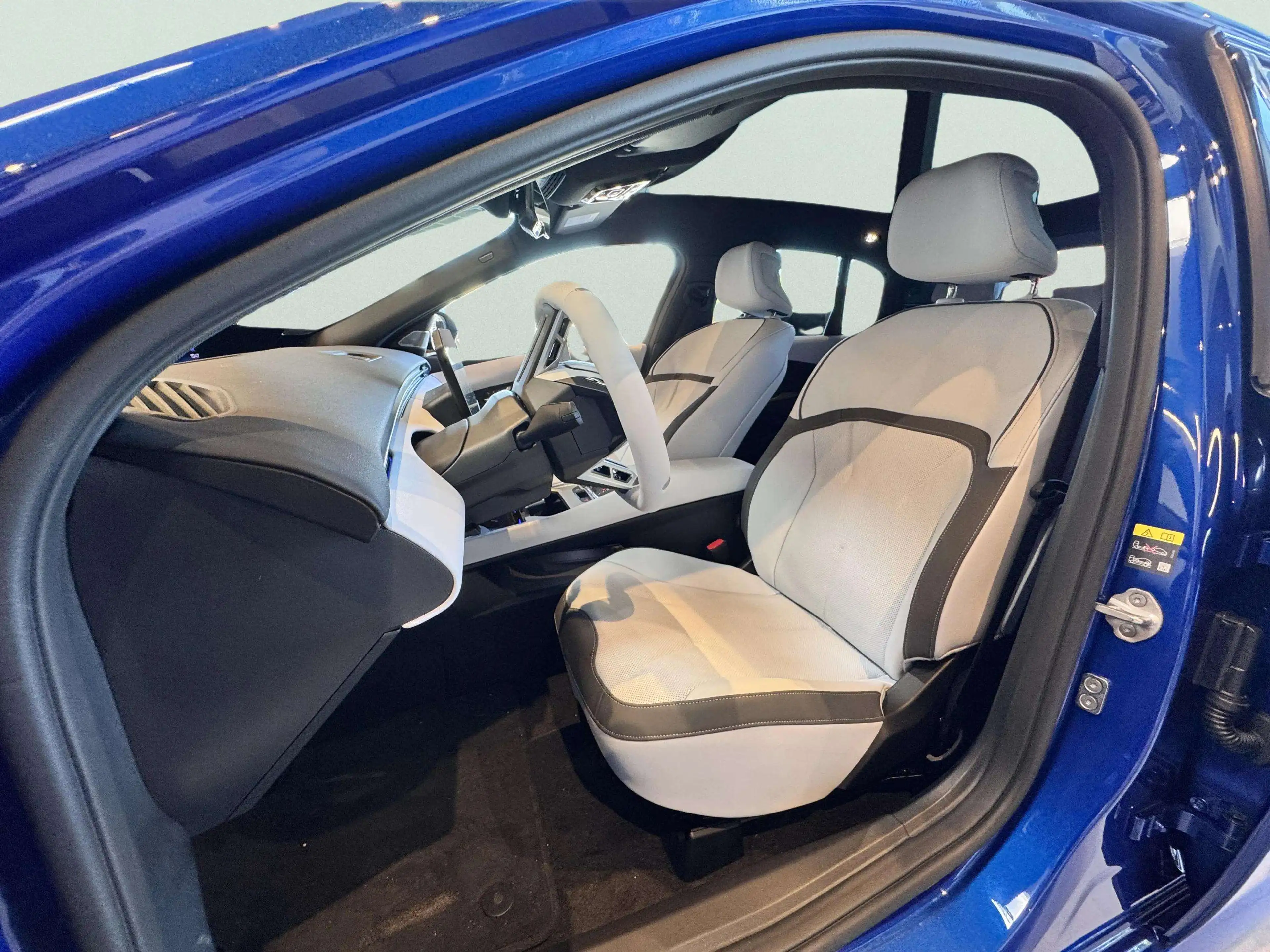 BMW i3 xDrive 50 - First Edition — photo 3