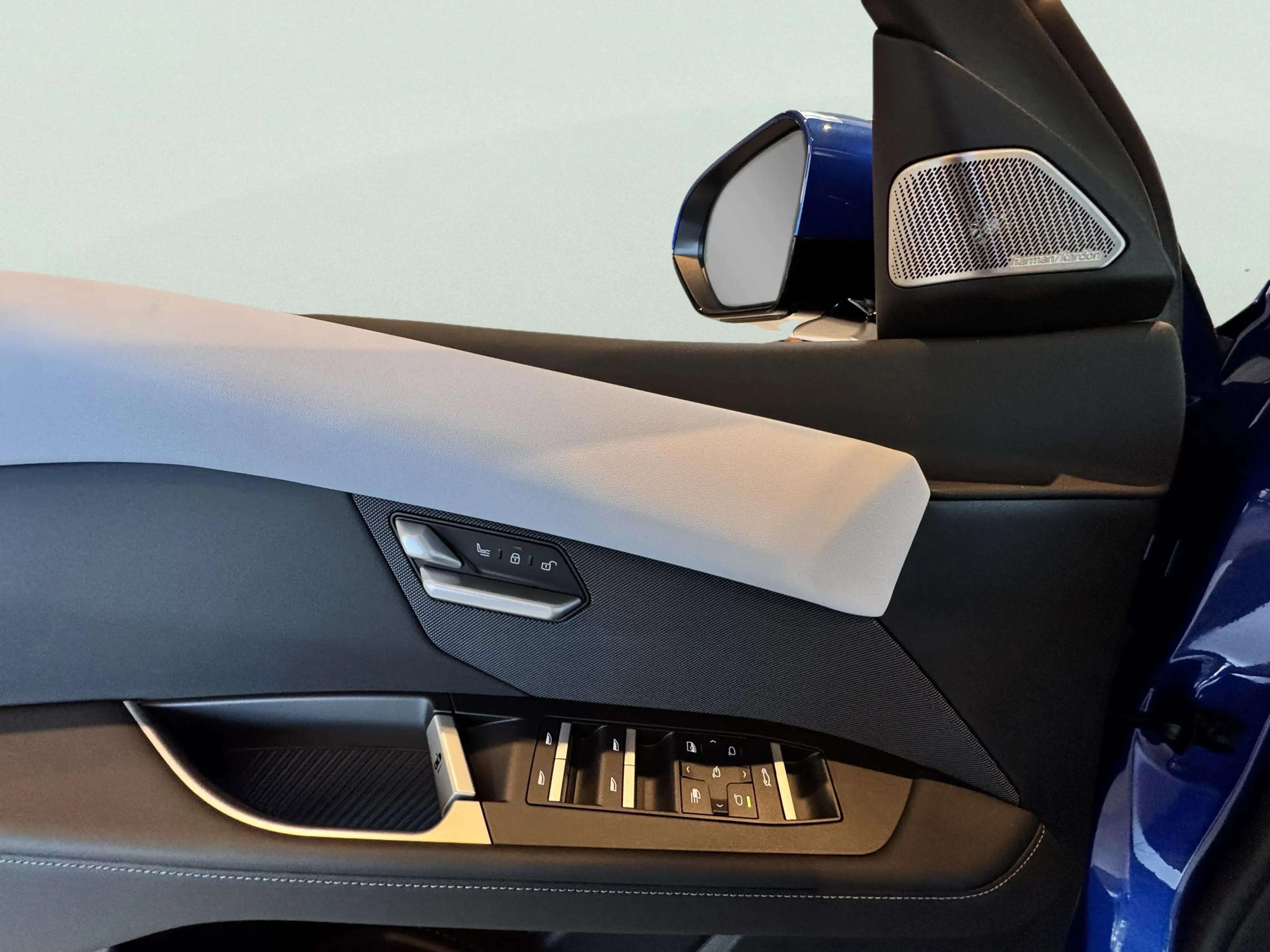 BMW i3 xDrive 50 - First Edition — photo 9
