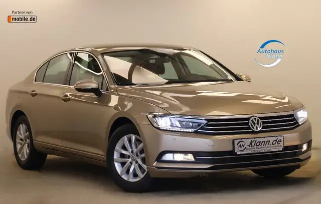 Volkswagen Passat 1.4TFSI 125PS DSG Massage ACC DCC 1Hand