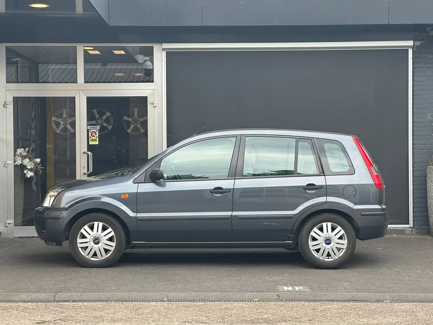 Ford Fusion 1.6-16V Luxury NAP / DEALER ONDERHOUDEN / AIRCO / Grijs - 2