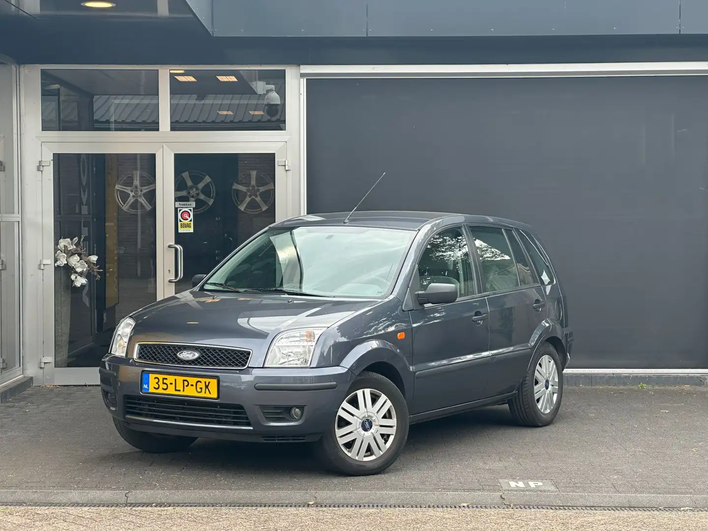 Ford Fusion 1.6-16V Luxury NAP / DEALER ONDERHOUDEN / AIRCO / Grijs - 1