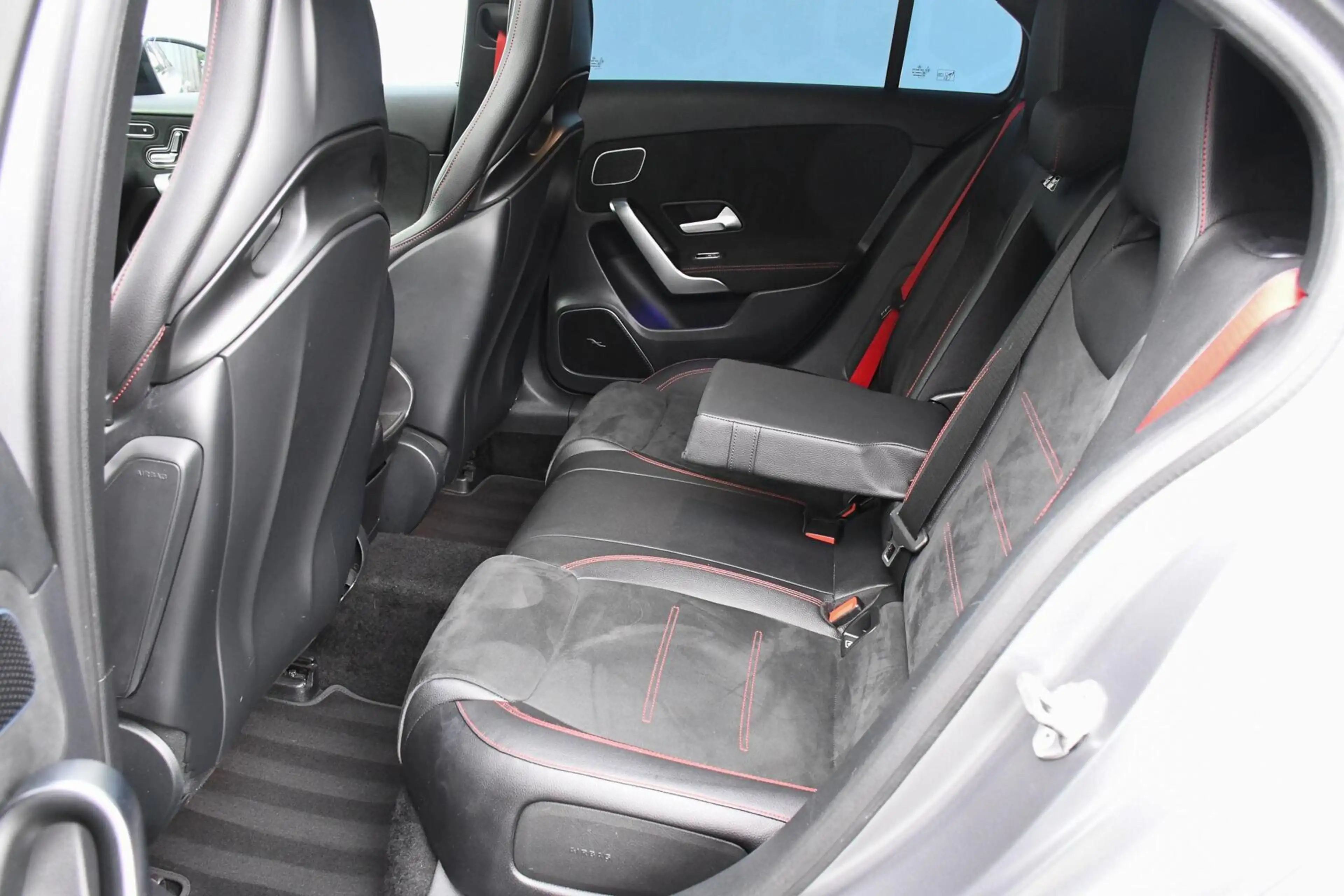 Mercedes-Benz A 35 AMG 4MATIC Edition 1 Pano Schaalstoelen — photo 7