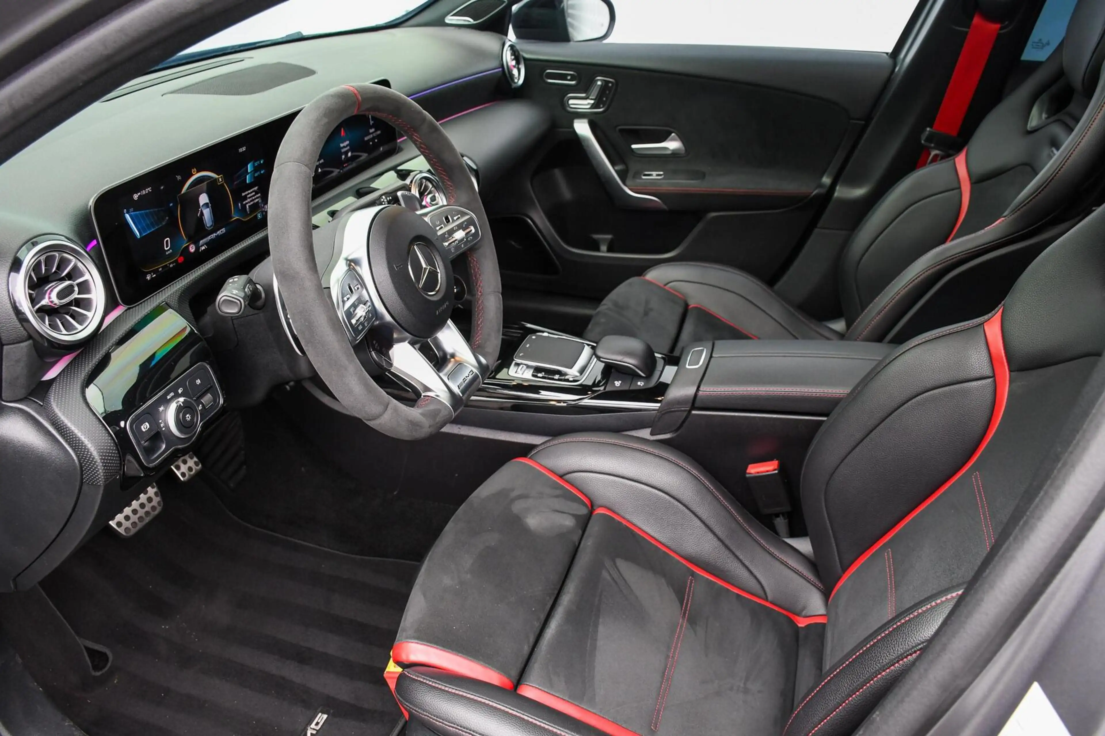 Mercedes-Benz A 35 AMG 4MATIC Edition 1 Pano Schaalstoelen — photo 4
