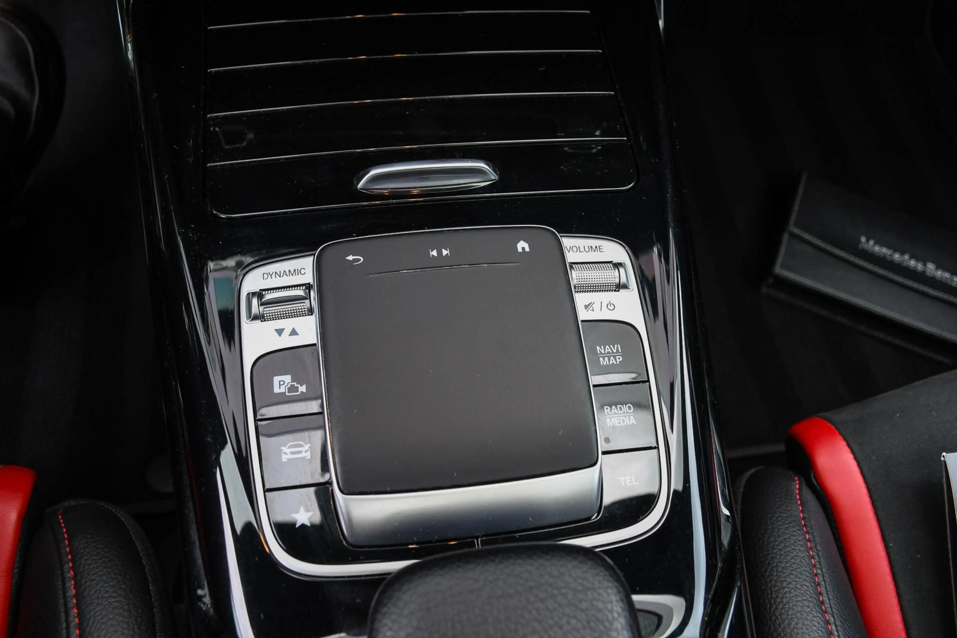 Mercedes-Benz A 35 AMG 4MATIC Edition 1 Pano Schaalstoelen — photo 37