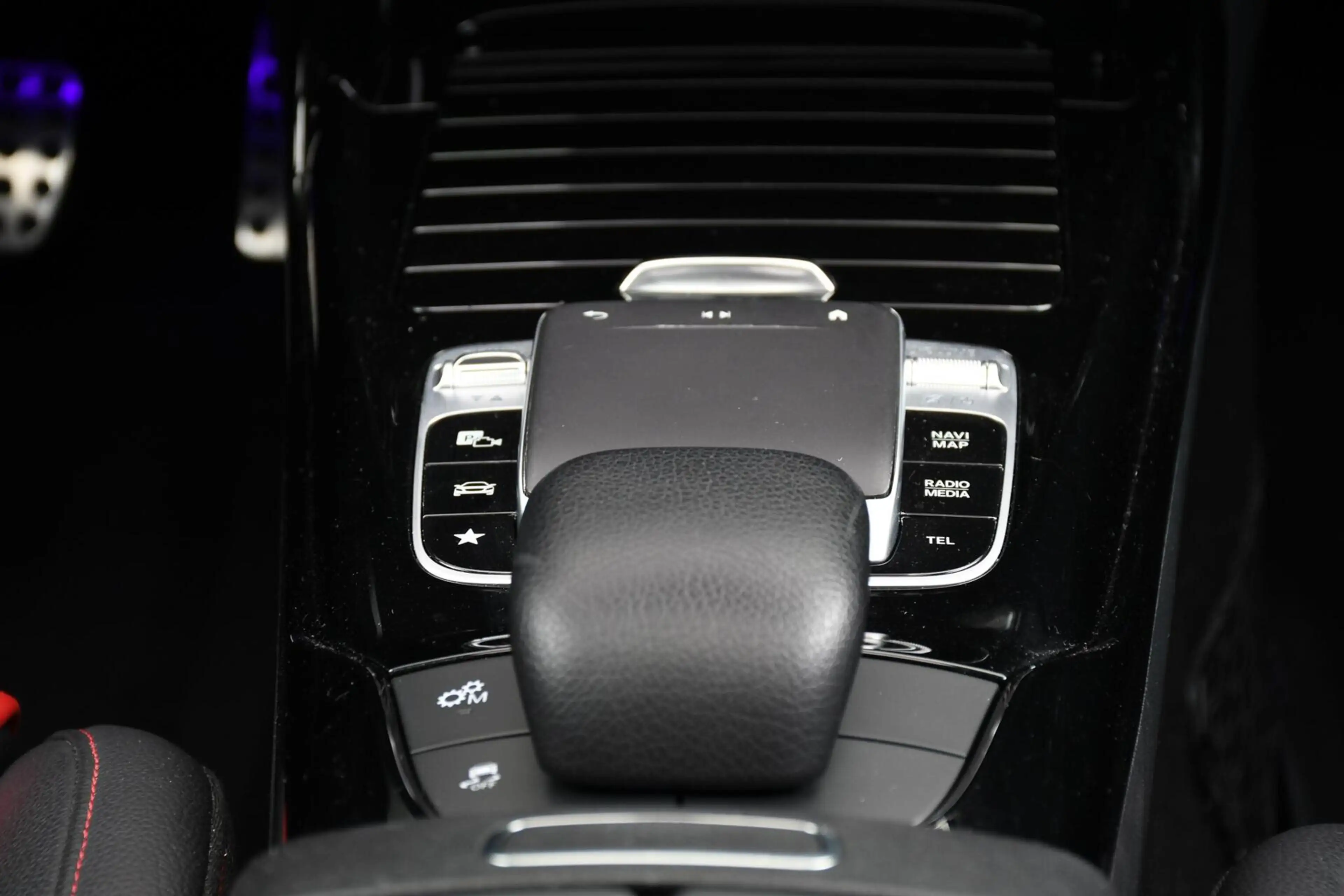 Mercedes-Benz A 35 AMG 4MATIC Edition 1 Pano Schaalstoelen — photo 45