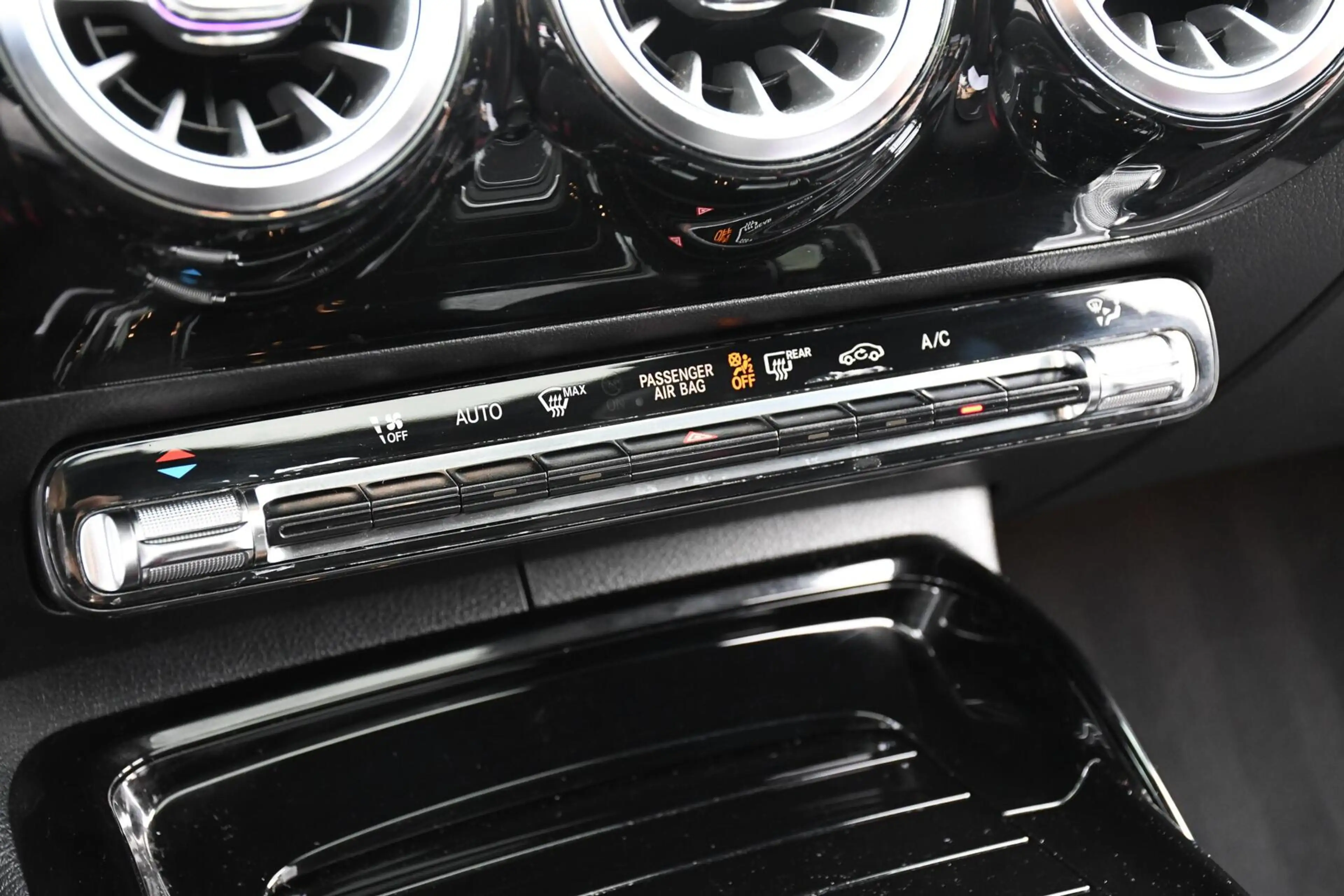 Mercedes-Benz A 35 AMG 4MATIC Edition 1 Pano Schaalstoelen — photo 39