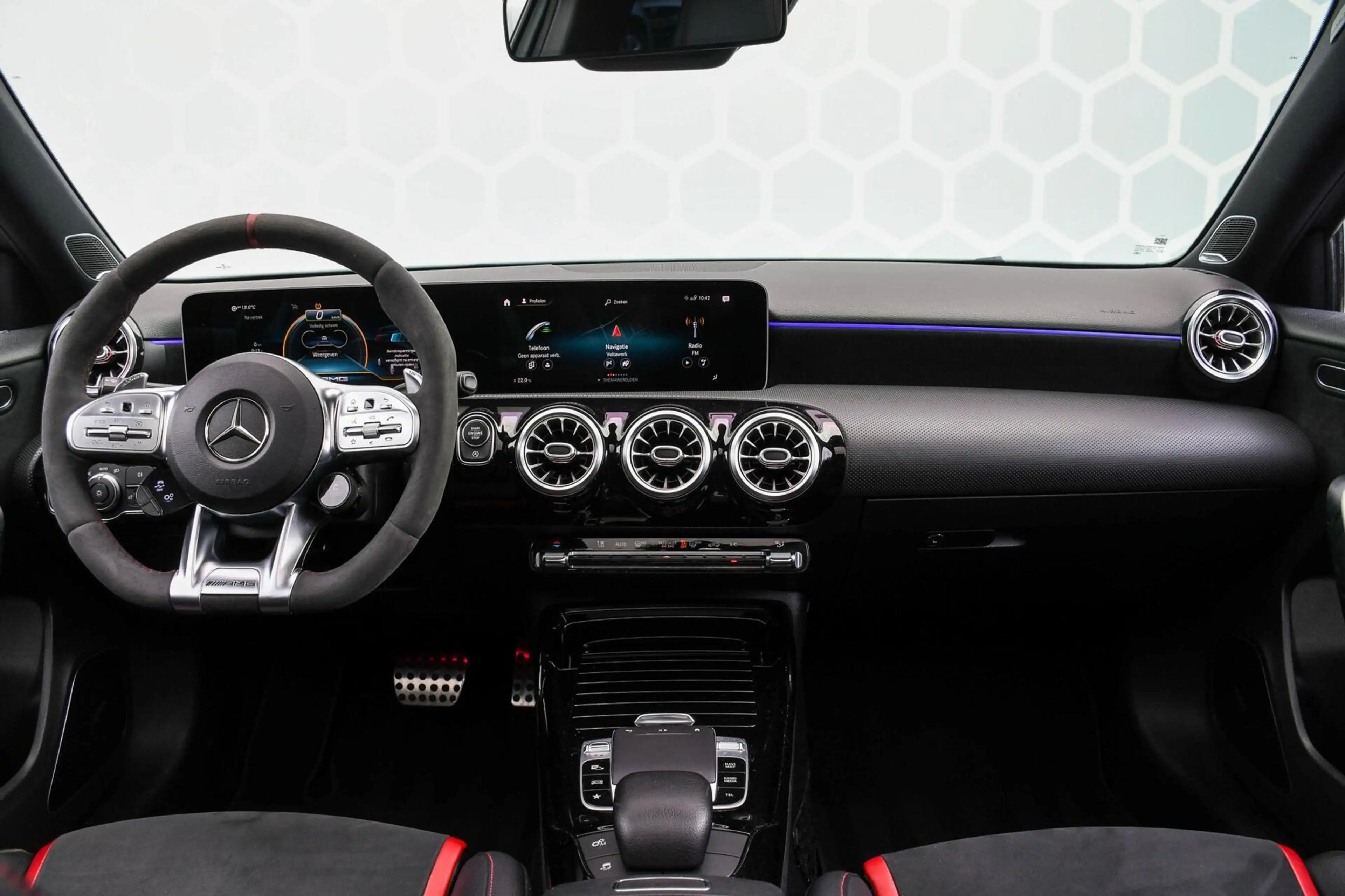 Mercedes-Benz A 35 AMG 4MATIC Edition 1 Pano Schaalstoelen — photo 9