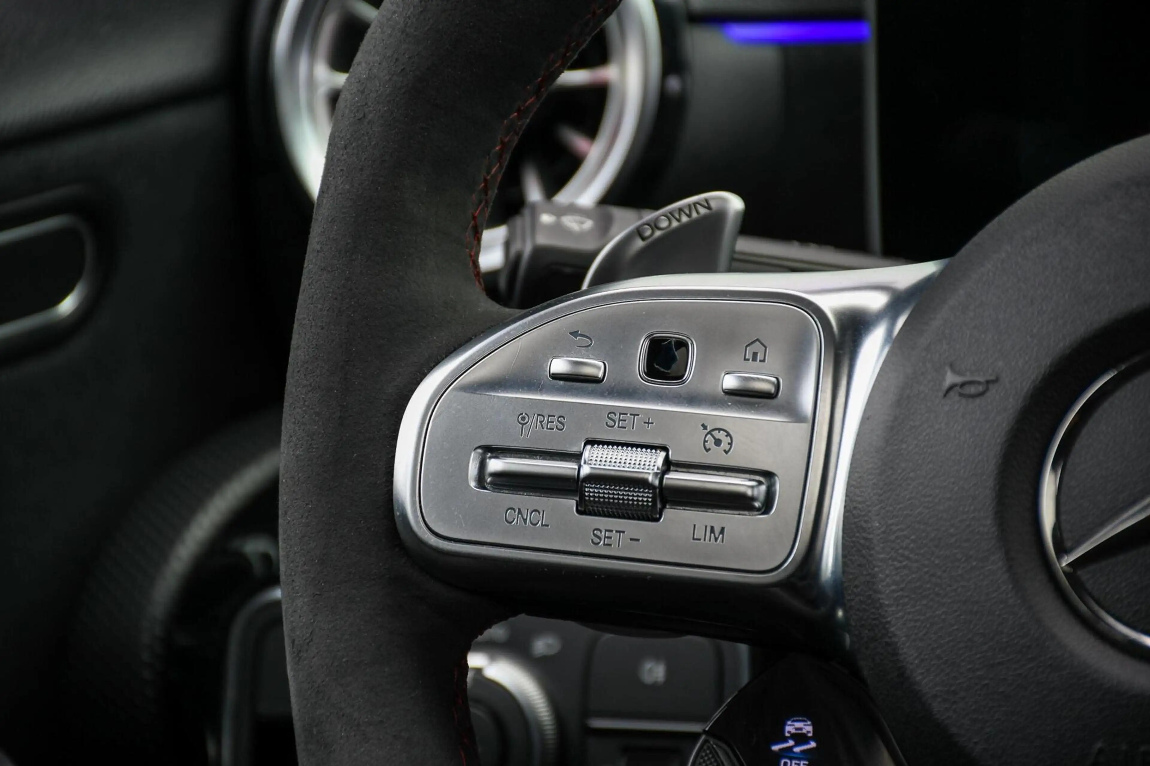 Mercedes-Benz A 35 AMG 4MATIC Edition 1 Pano Schaalstoelen — photo 11