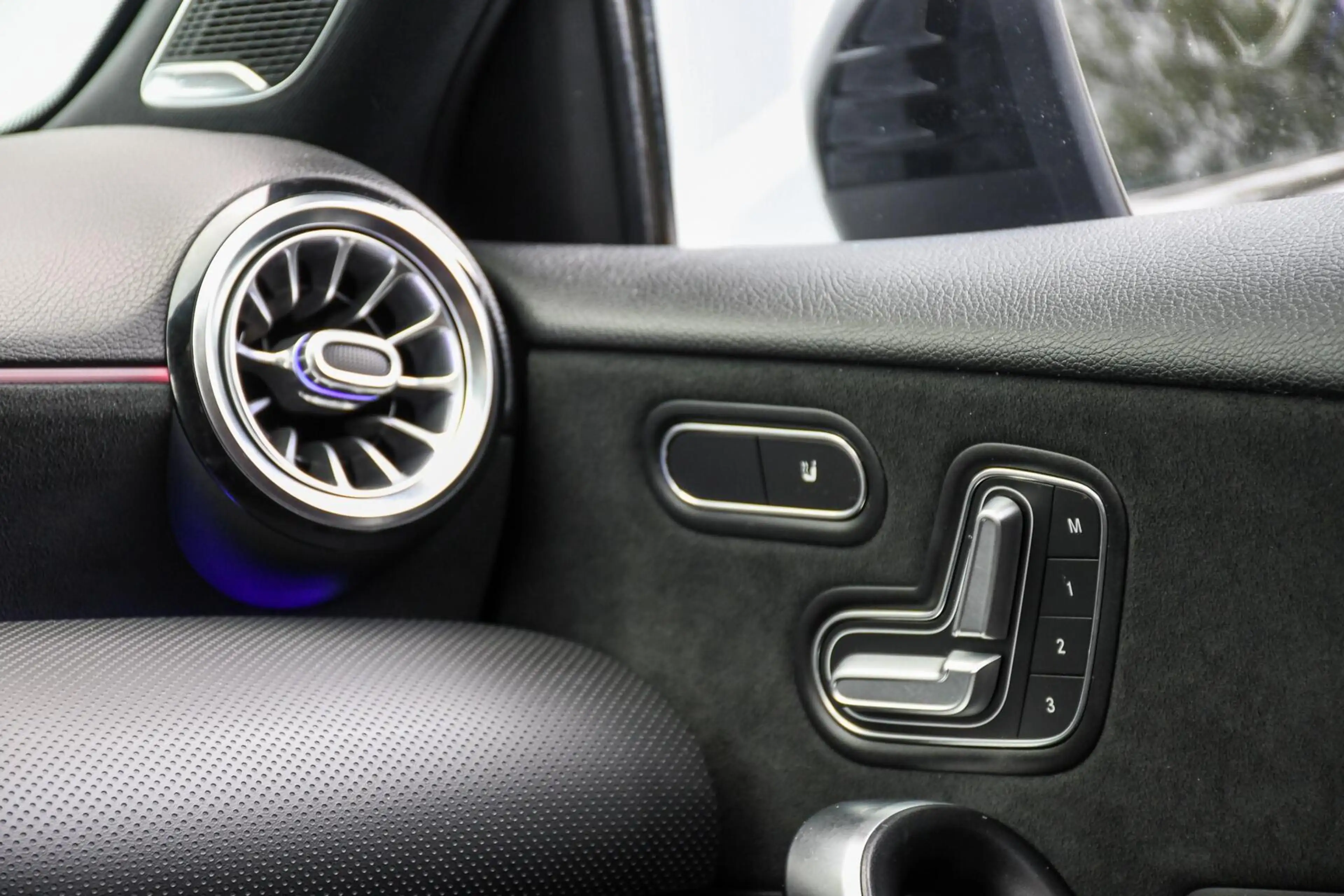 Mercedes-Benz A 35 AMG 4MATIC Edition 1 Pano Schaalstoelen — photo 42
