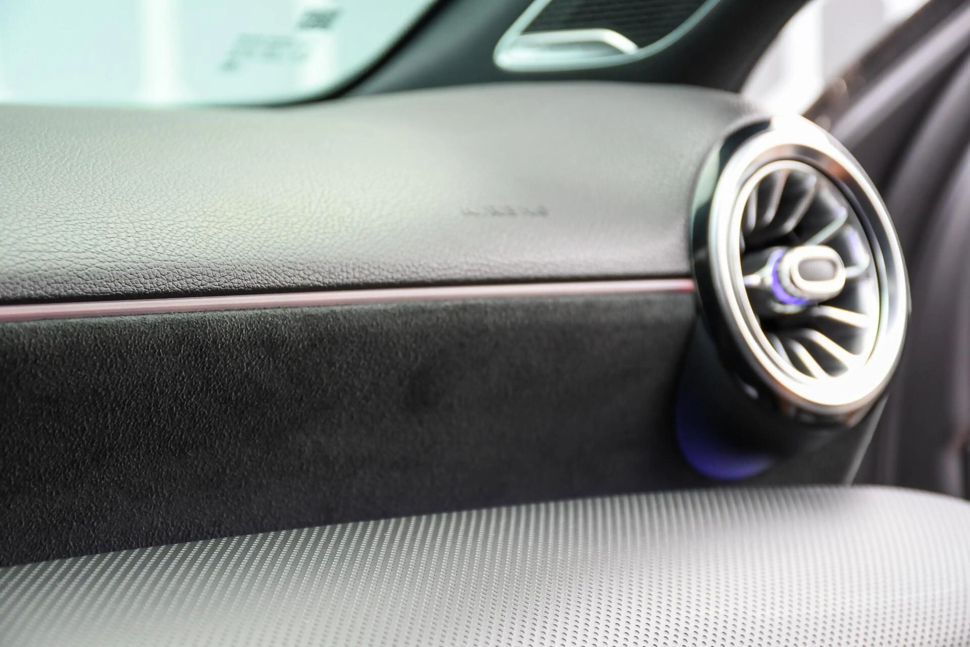 Mercedes-Benz A 35 AMG 4MATIC Edition 1 Pano Schaalstoelen — photo 38