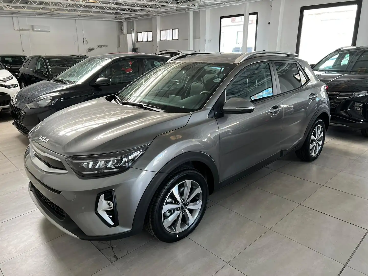 Kia Stonic 1.2 MPi 79CV Style + ruotino di scorta pronta cons Grigio - 2