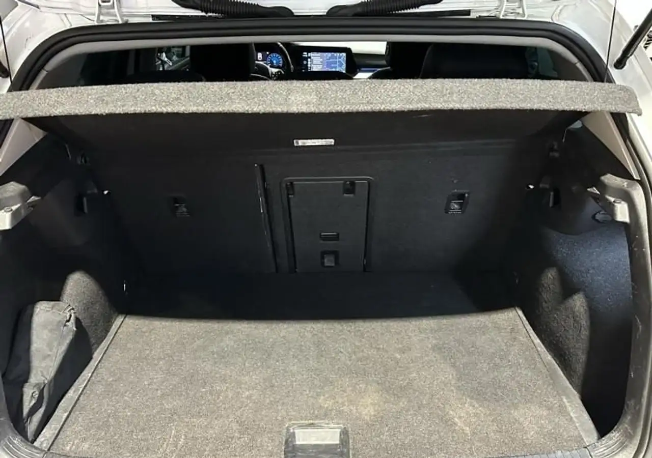 Volkswagen Golf Standard Model — photo 19