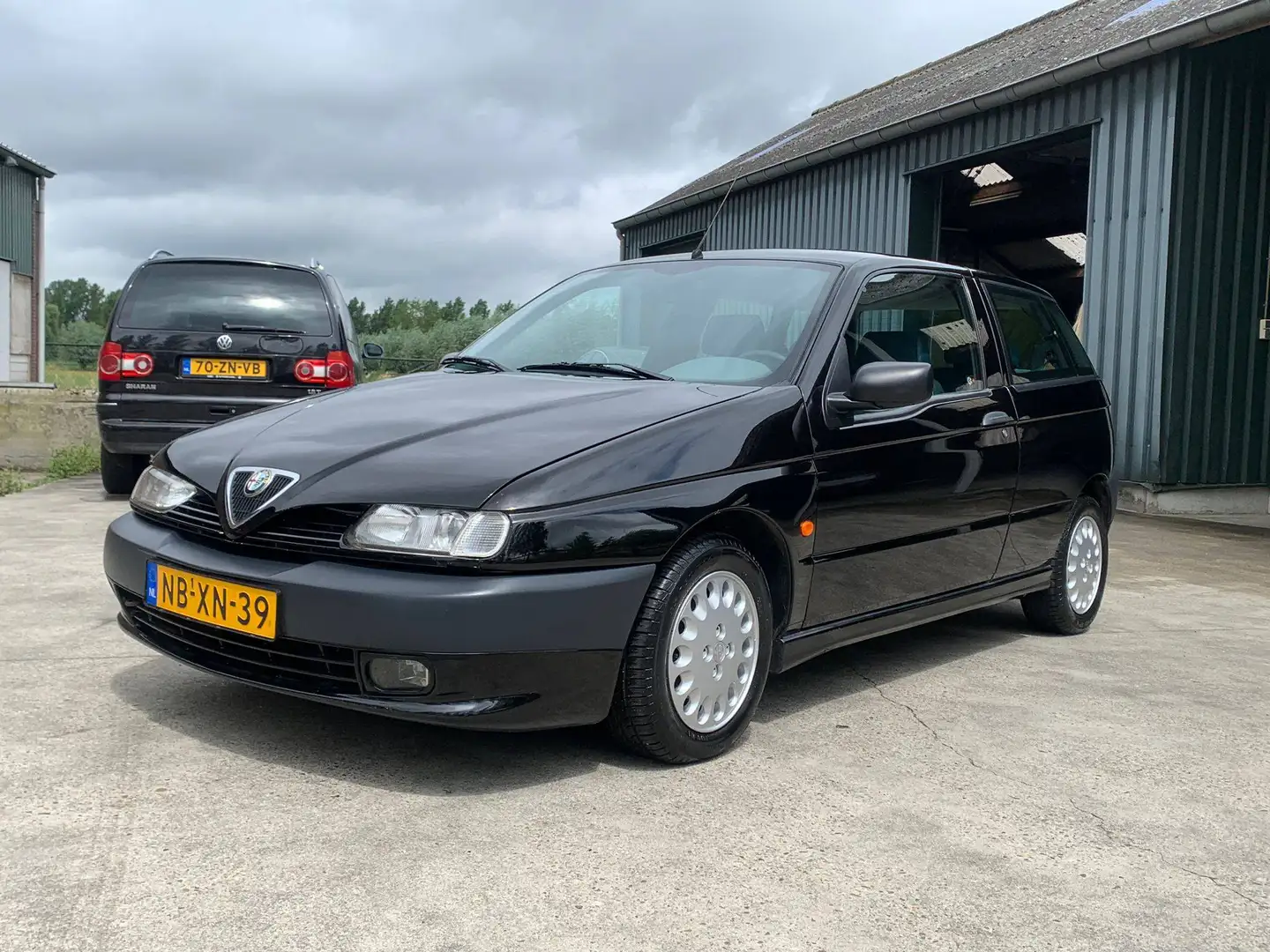 Alfa Romeo 145 145 1.7-16V Schwarz - 1
