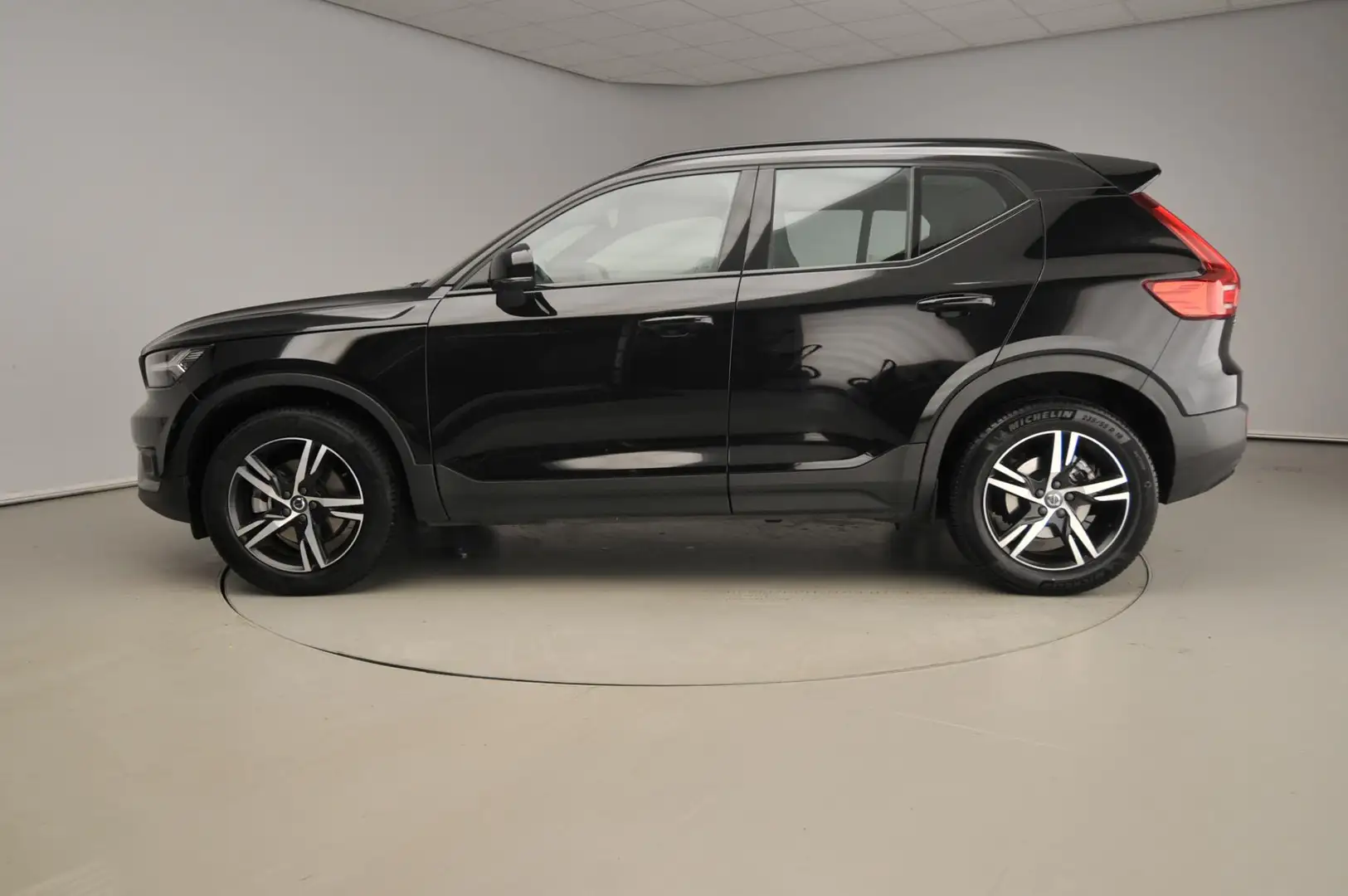Volvo XC40 2.0 B4 Inscription | Navi | CarPlay | 18" | Camera Zwart - 2