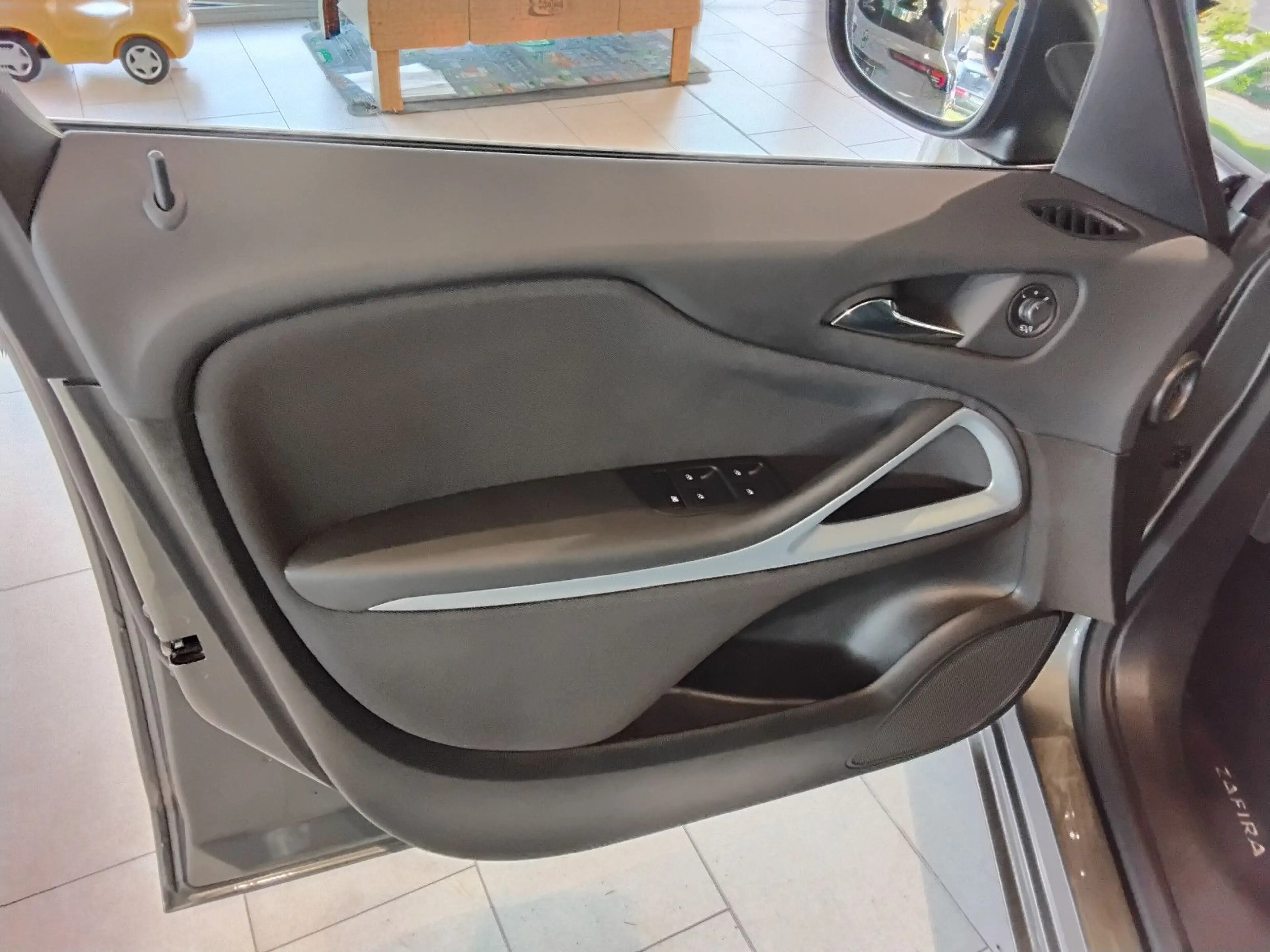 Opel Zafira wenig KM vom Opel Partner — photo 13