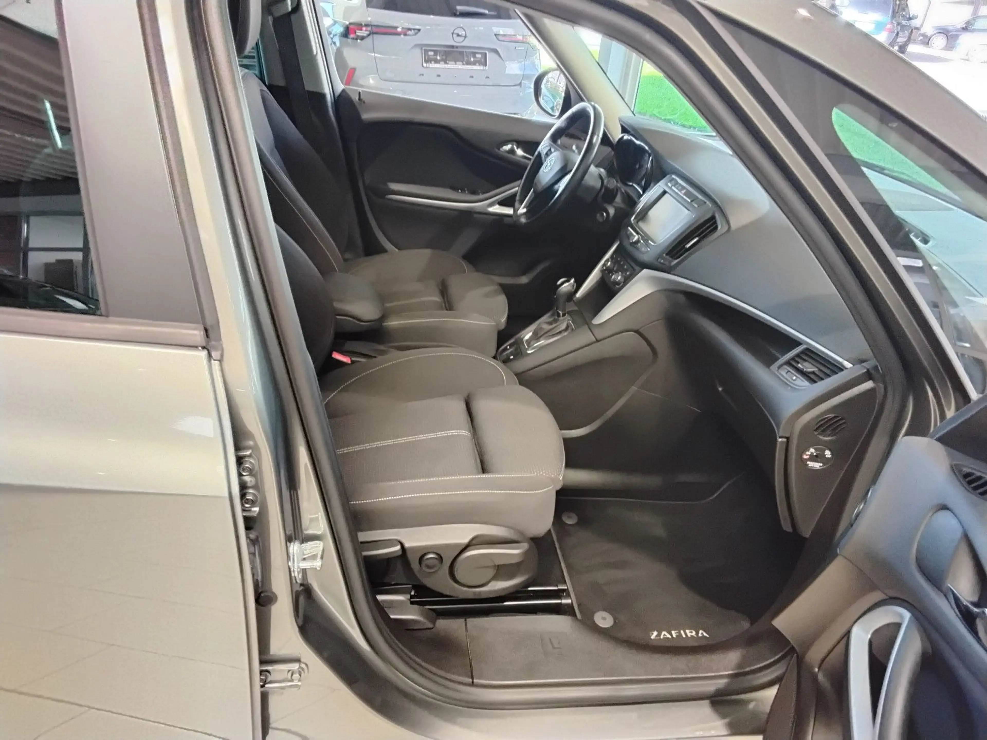 Opel Zafira wenig KM vom Opel Partner — photo 6