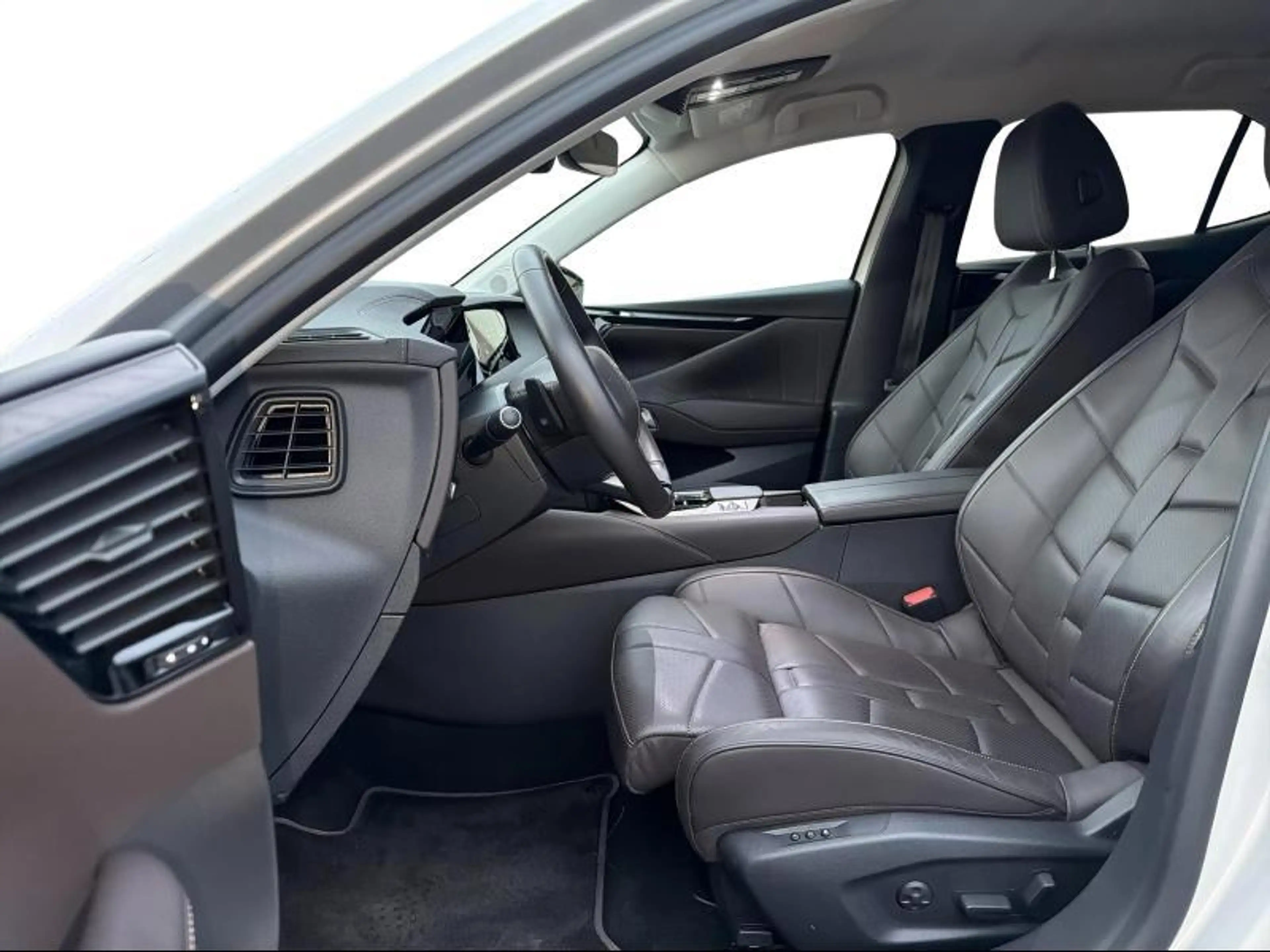 DS Automobiles DS 4 ETOILE HYBRID 136 — photo 8