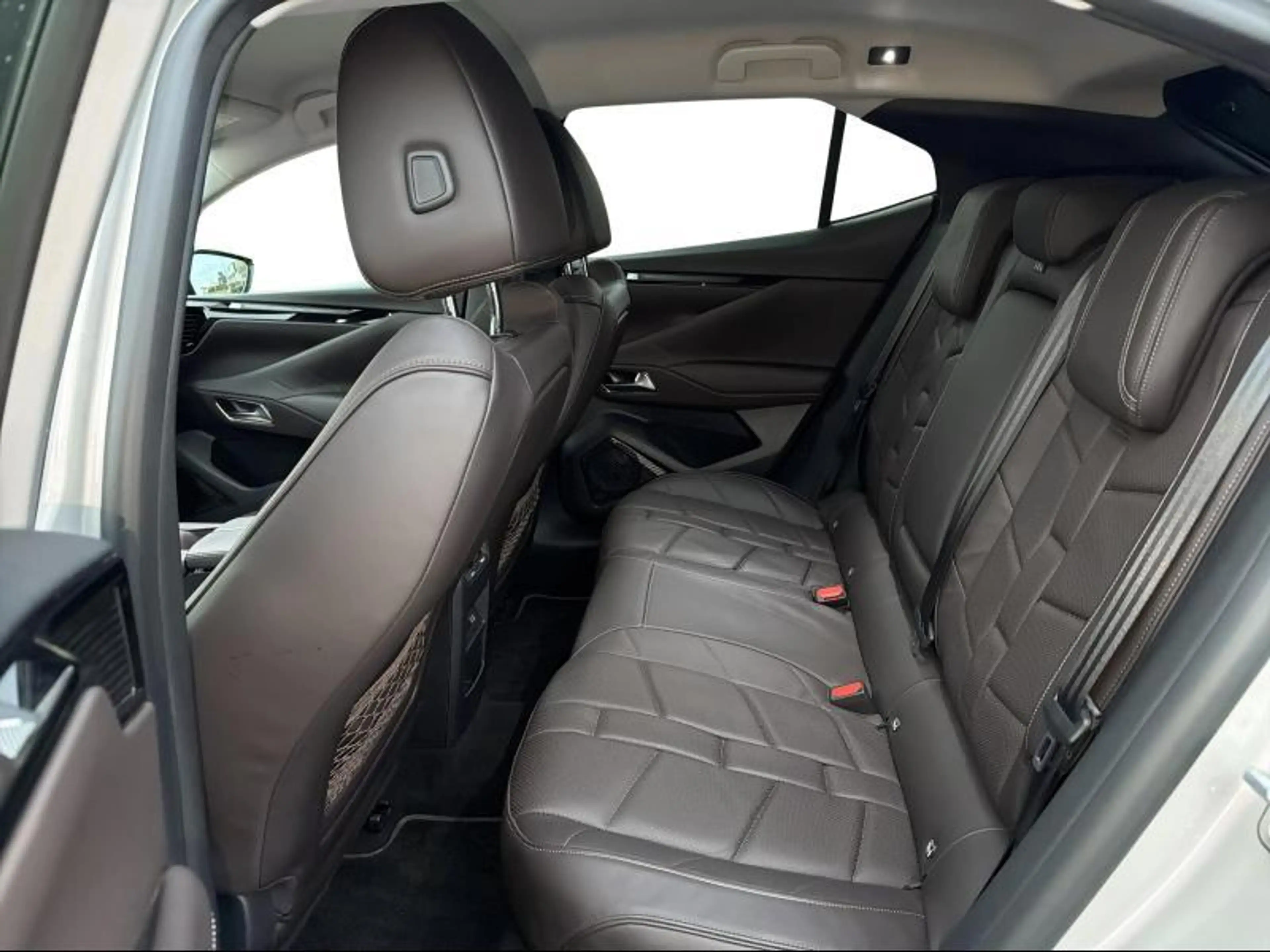 DS Automobiles DS 4 ETOILE HYBRID 136 — photo 9