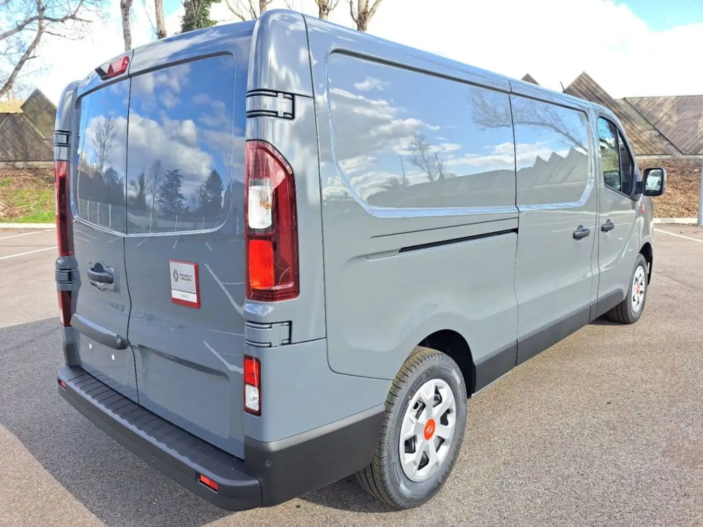 Renault Trafic FOURGON L2H1 3T BLUE DCI 150 GSR2 RED EDITION PLUS Gris - 2