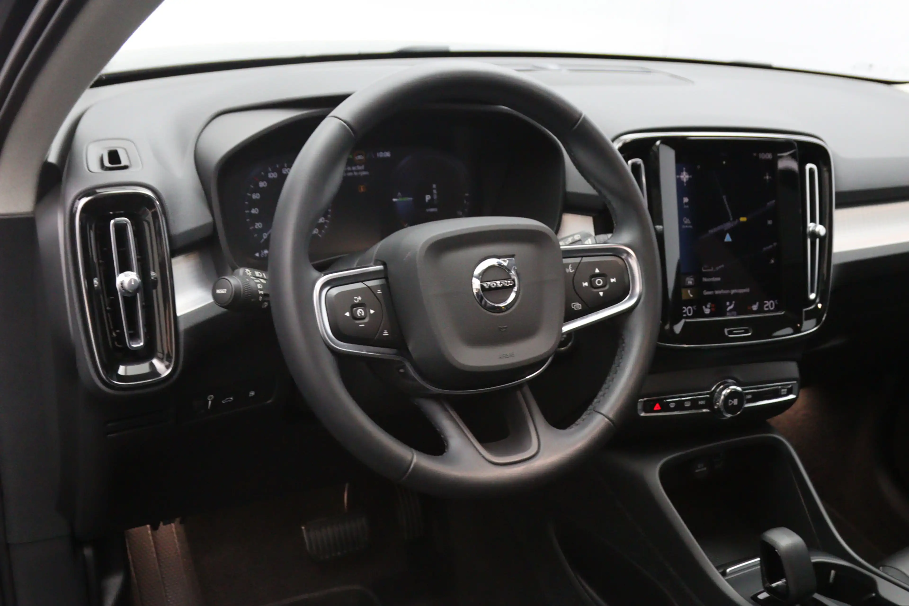 Volvo XC40 1.5 T4 Recharge 230 PK Inscription Expression PHEV — photo 6