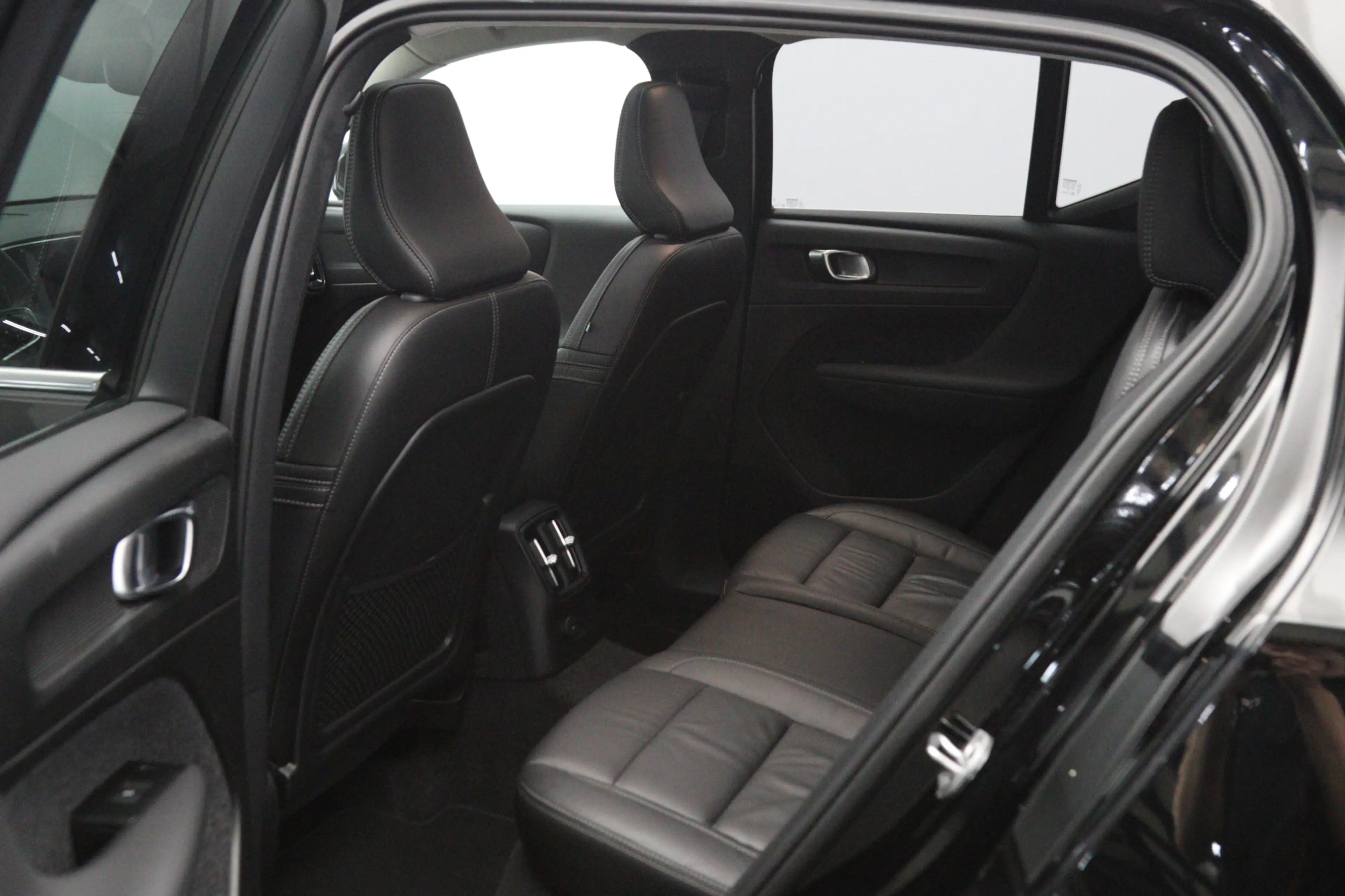 Volvo XC40 1.5 T4 Recharge 230 PK Inscription Expression PHEV — photo 26